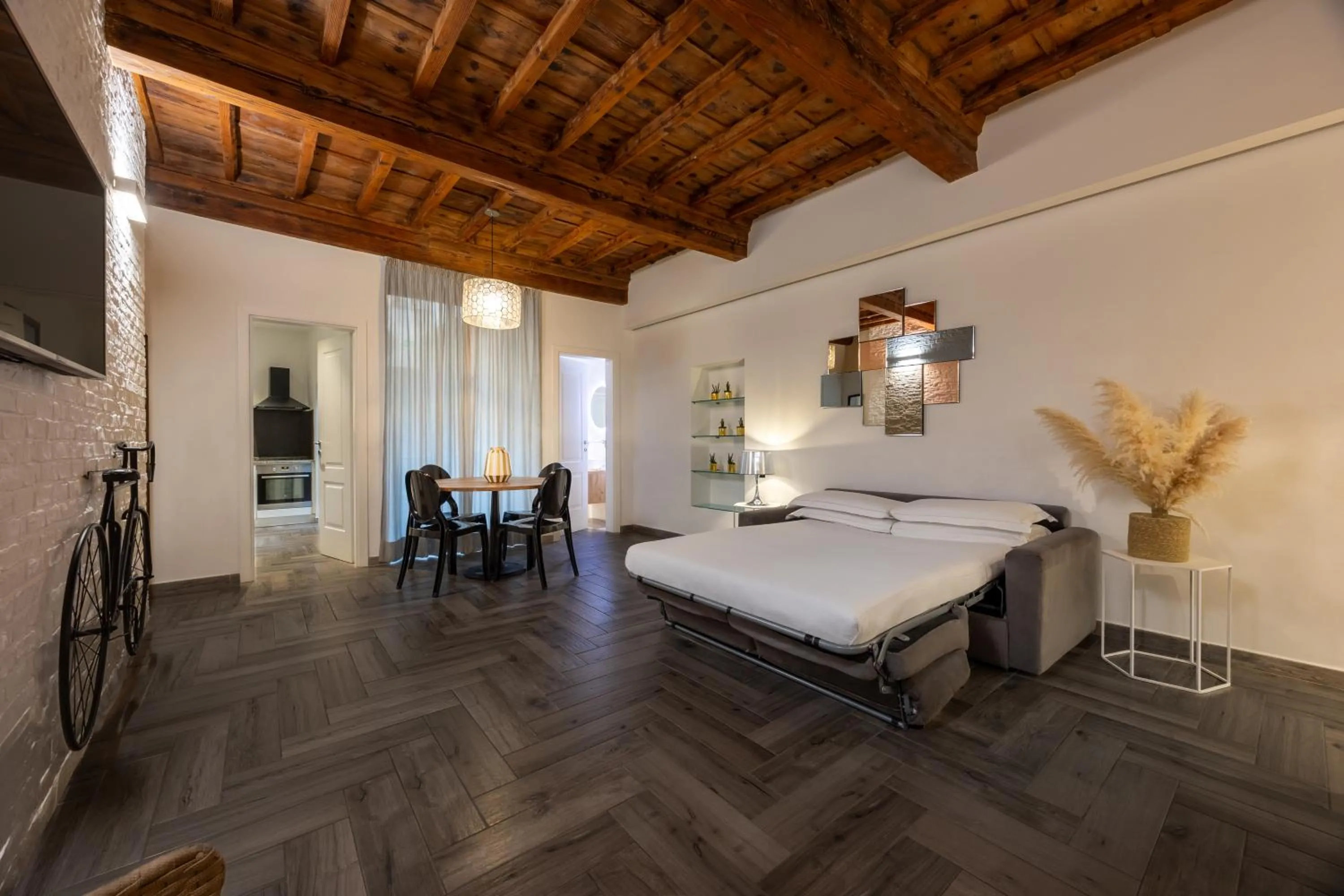 Living room, Bed in Globus Urban Hotel