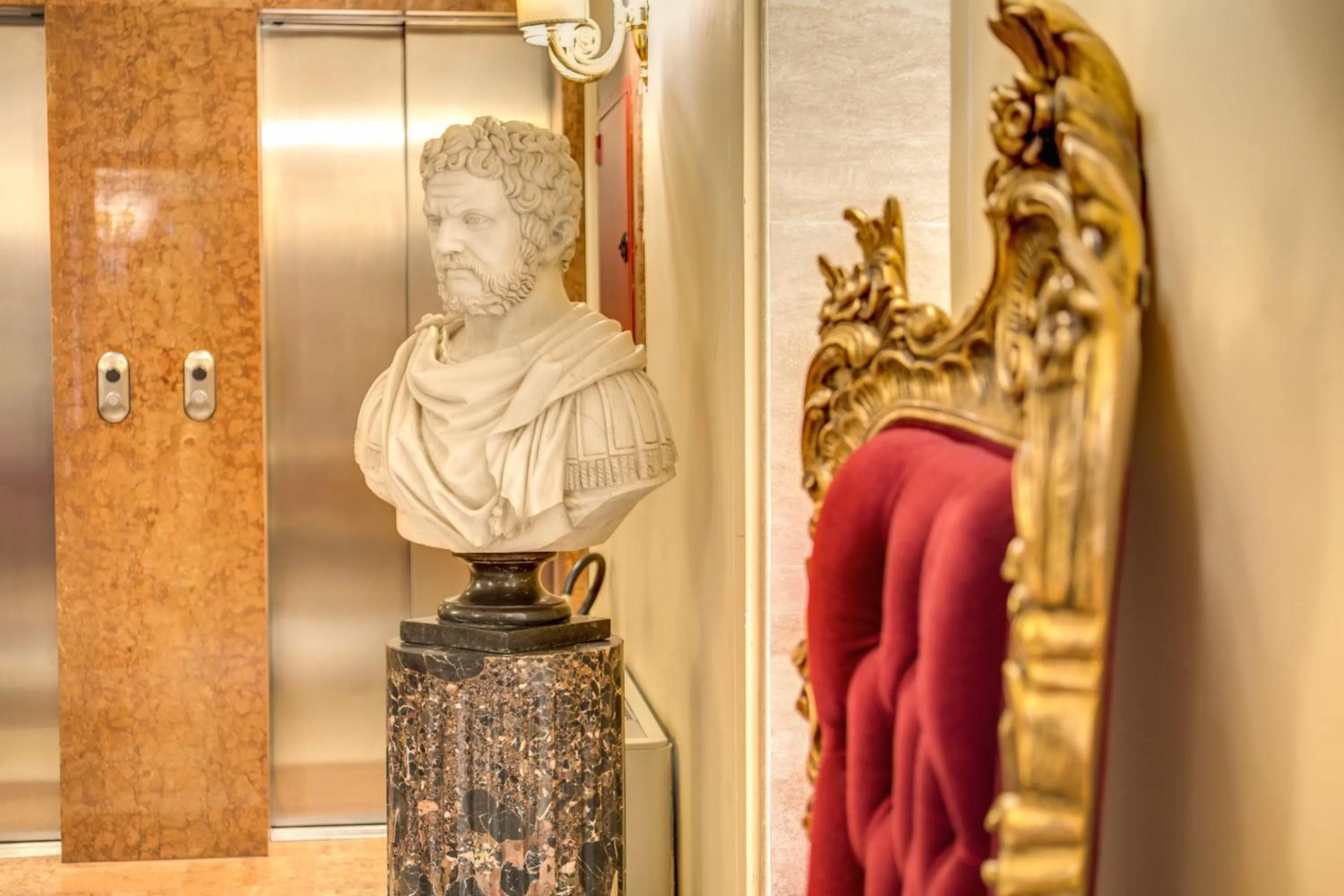 Decorative detail in Hotel Aurelius