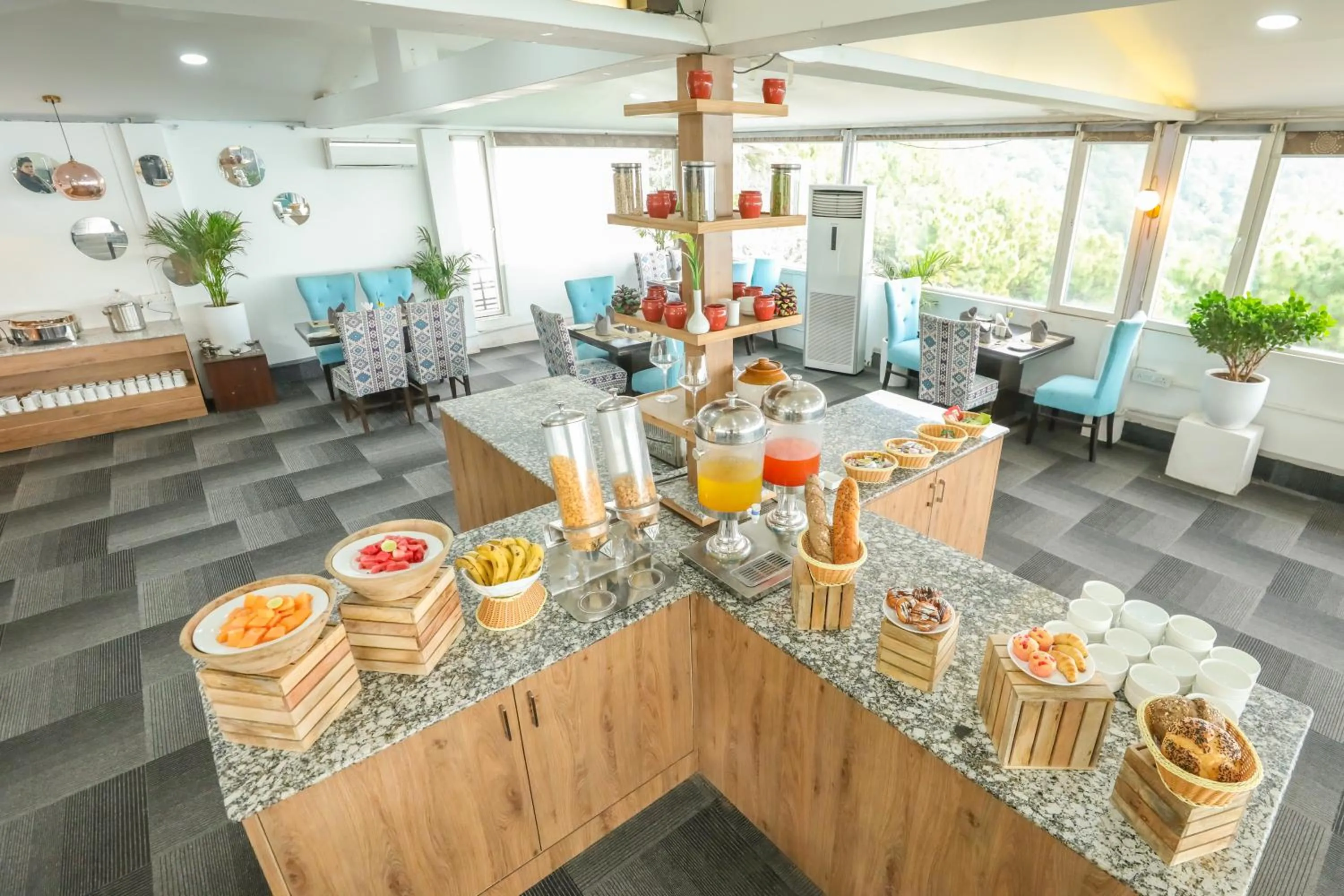 Restaurant/places to eat in Regenta Resort Exotica Dharamshala on Hilltop