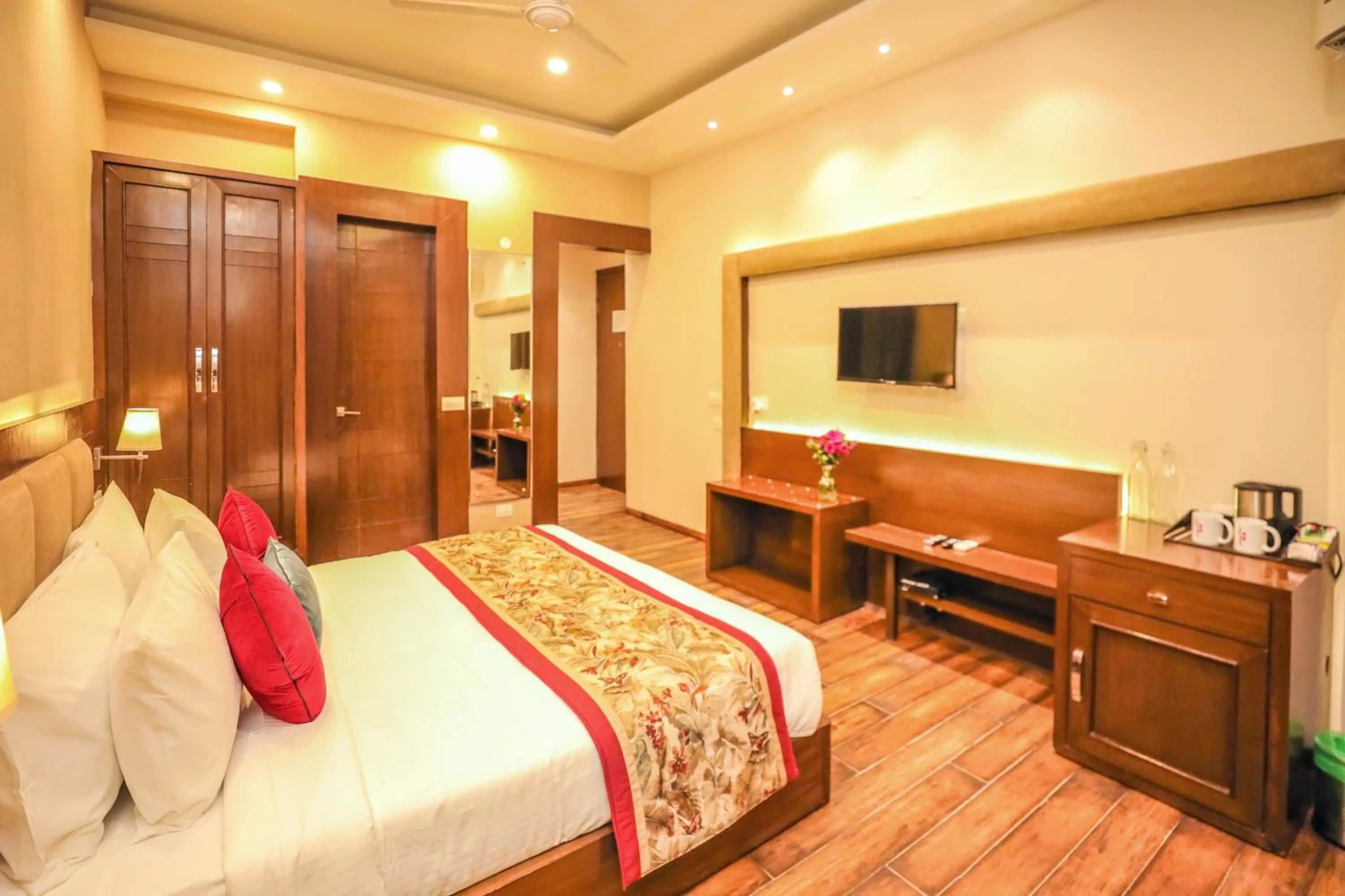 Coffee/tea facilities, Bed in Regenta Resort Exotica Dharamshala on Hilltop