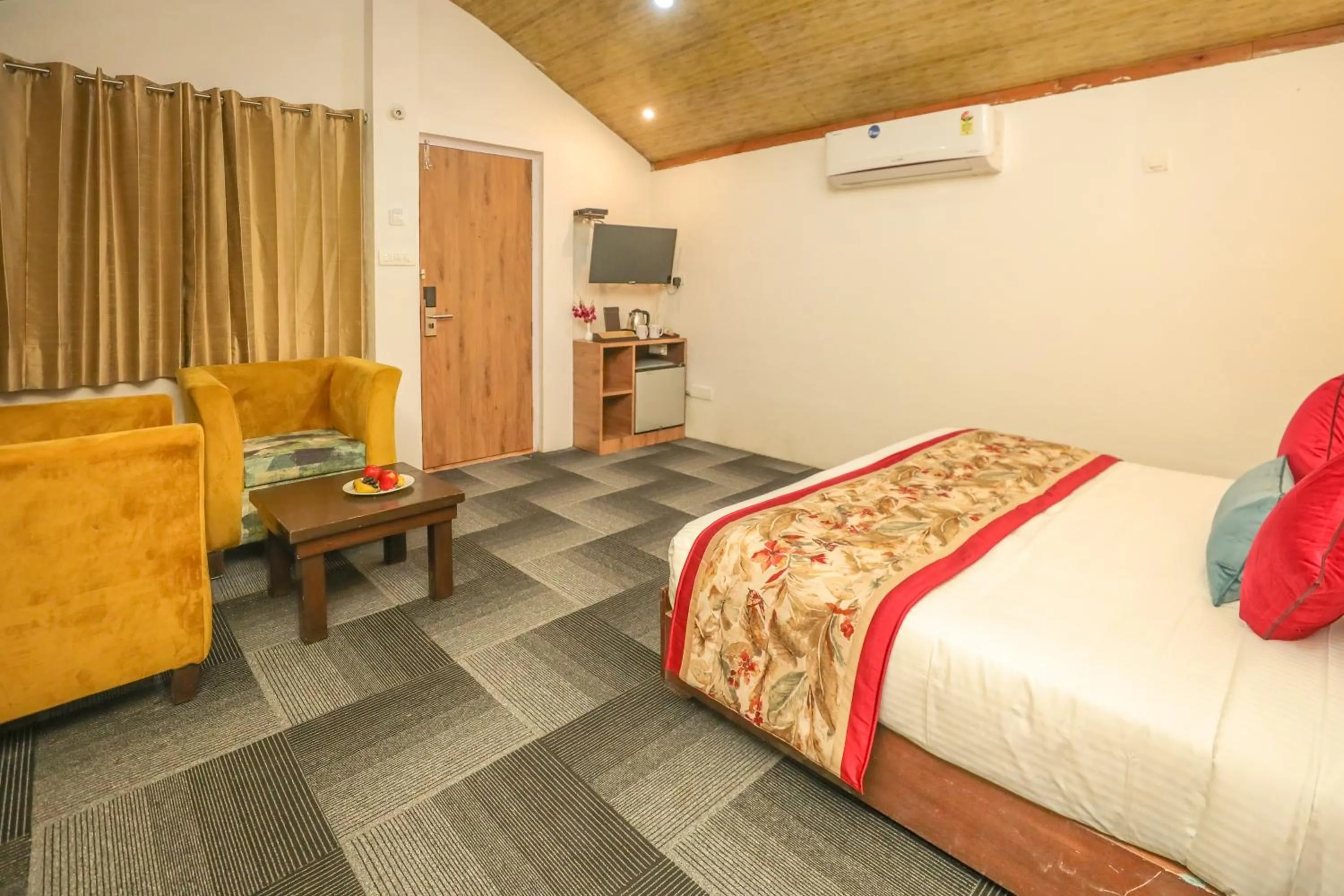 Bedroom, Bed in Regenta Resort Exotica Dharamshala on Hilltop