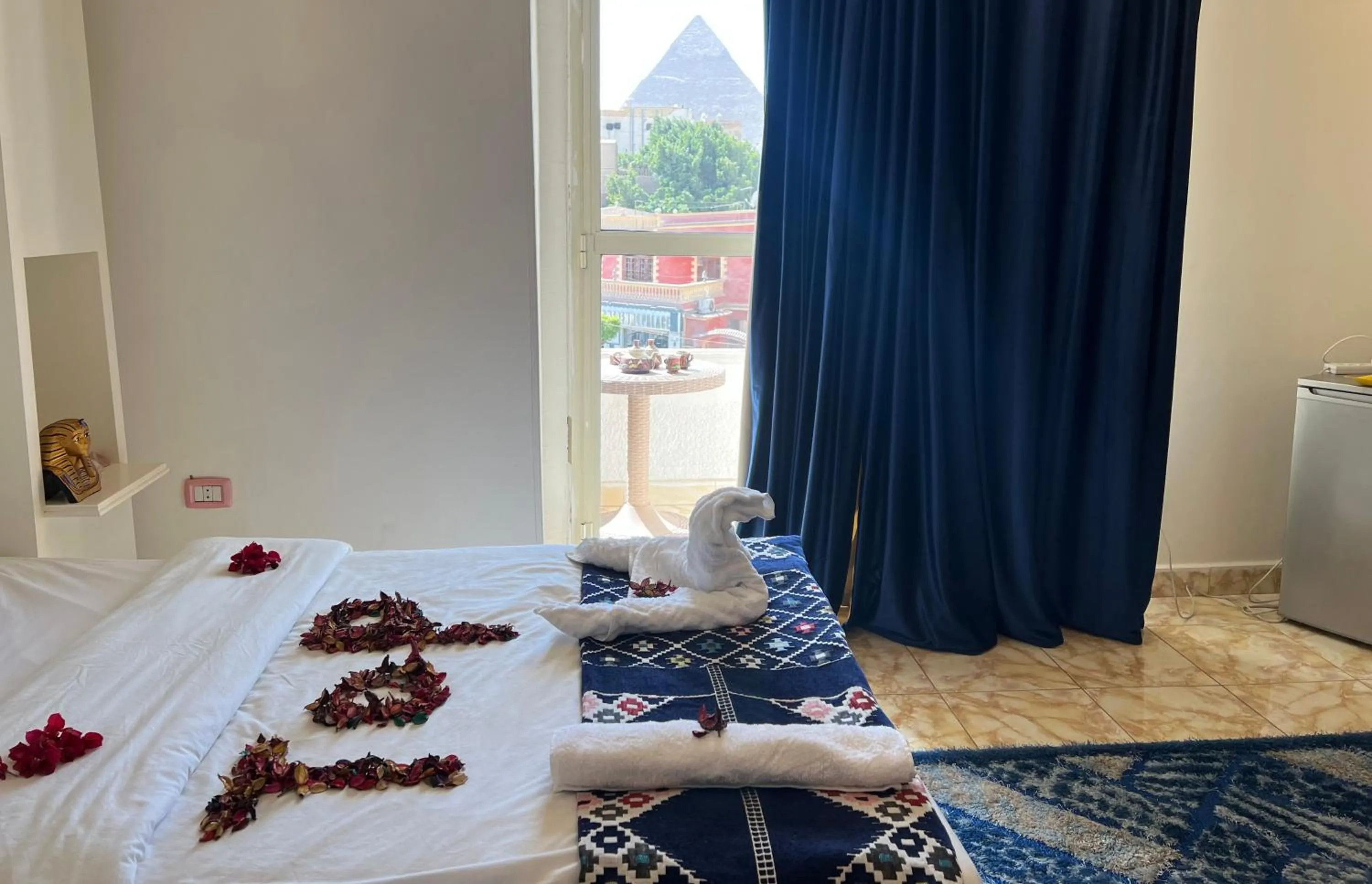 Bedroom, Bed in Pyramids top success result