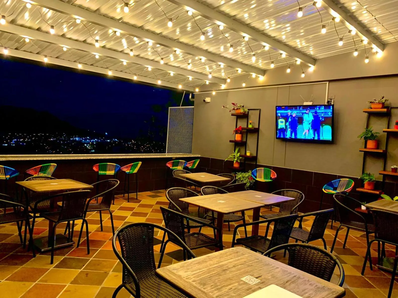 Restaurant/places to eat in Hotel Santorini