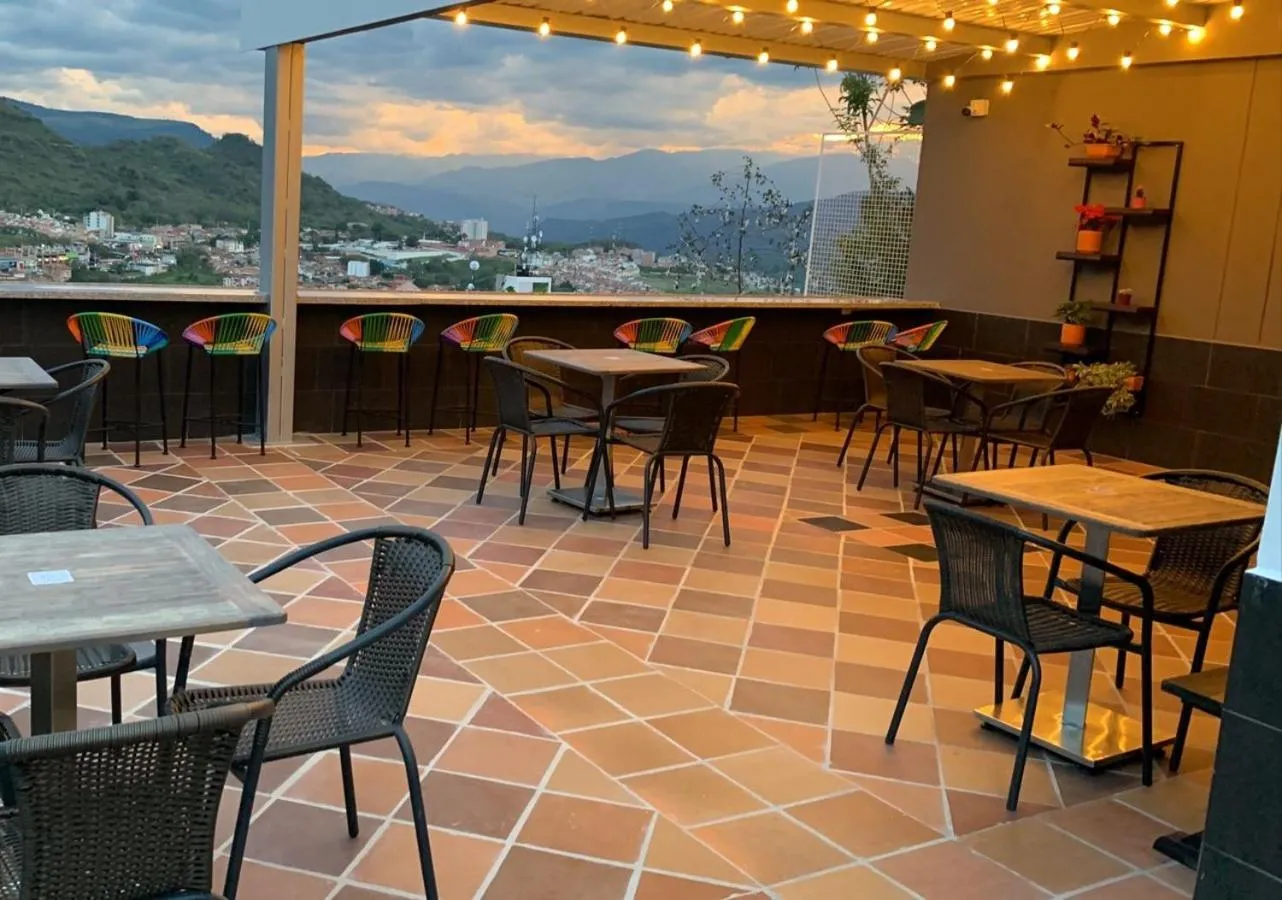 Restaurant/places to eat in Hotel Santorini