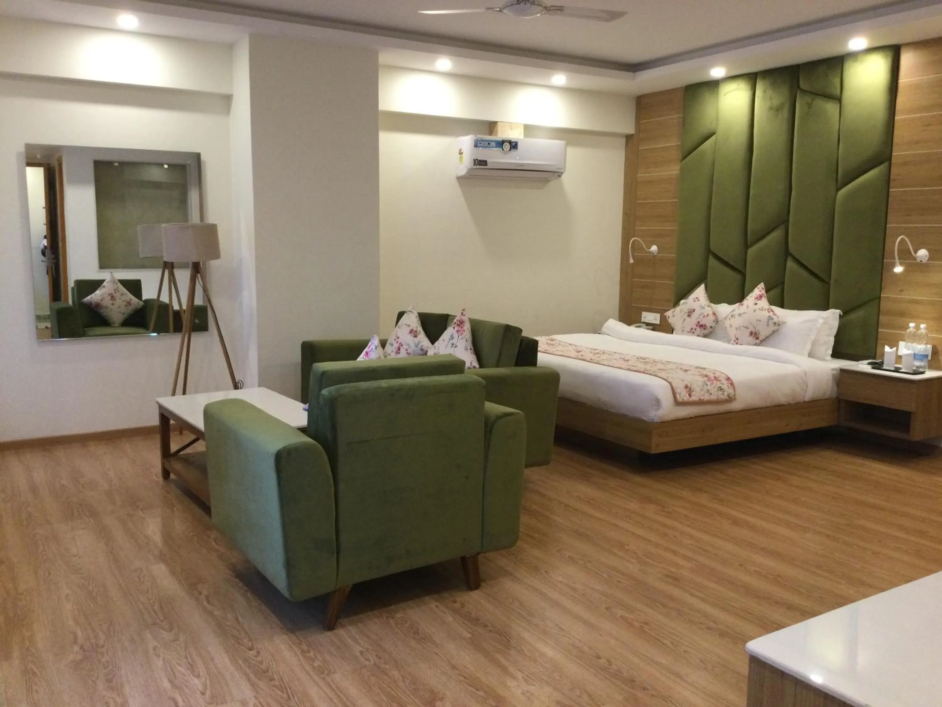 Photo of the whole room in Anand Vardhan Resorts