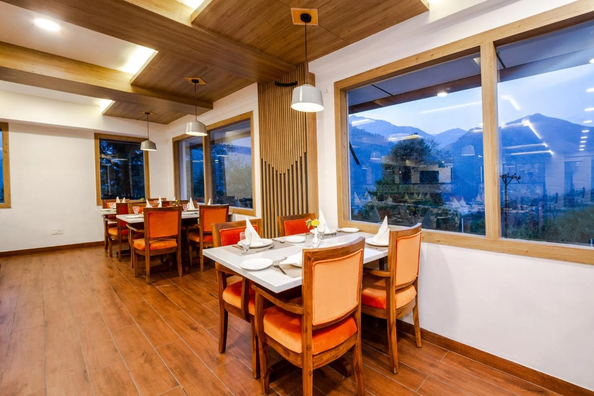 Restaurant/places to eat in Anand Vardhan Resorts