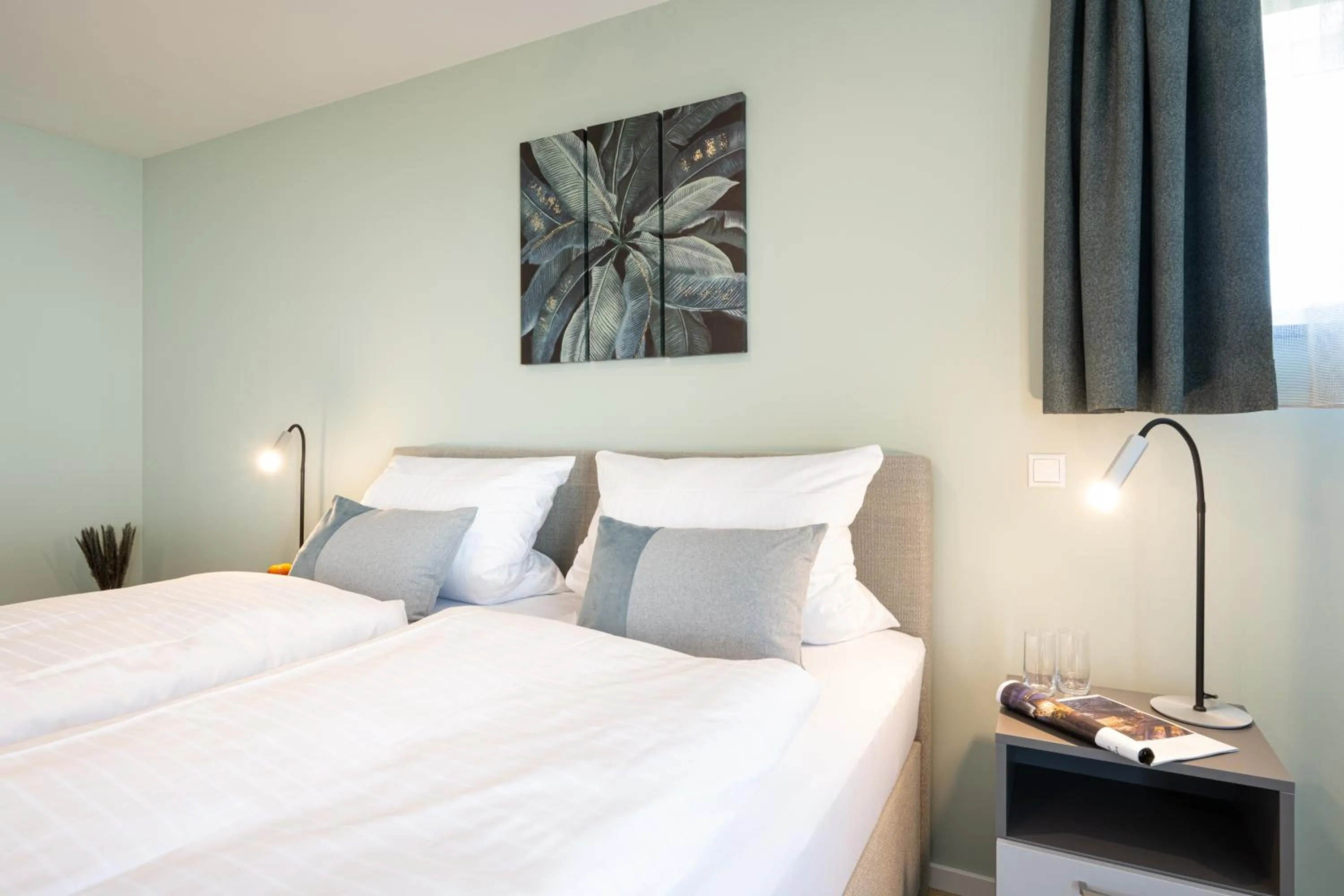 Bed in Snooze Apartments Alling