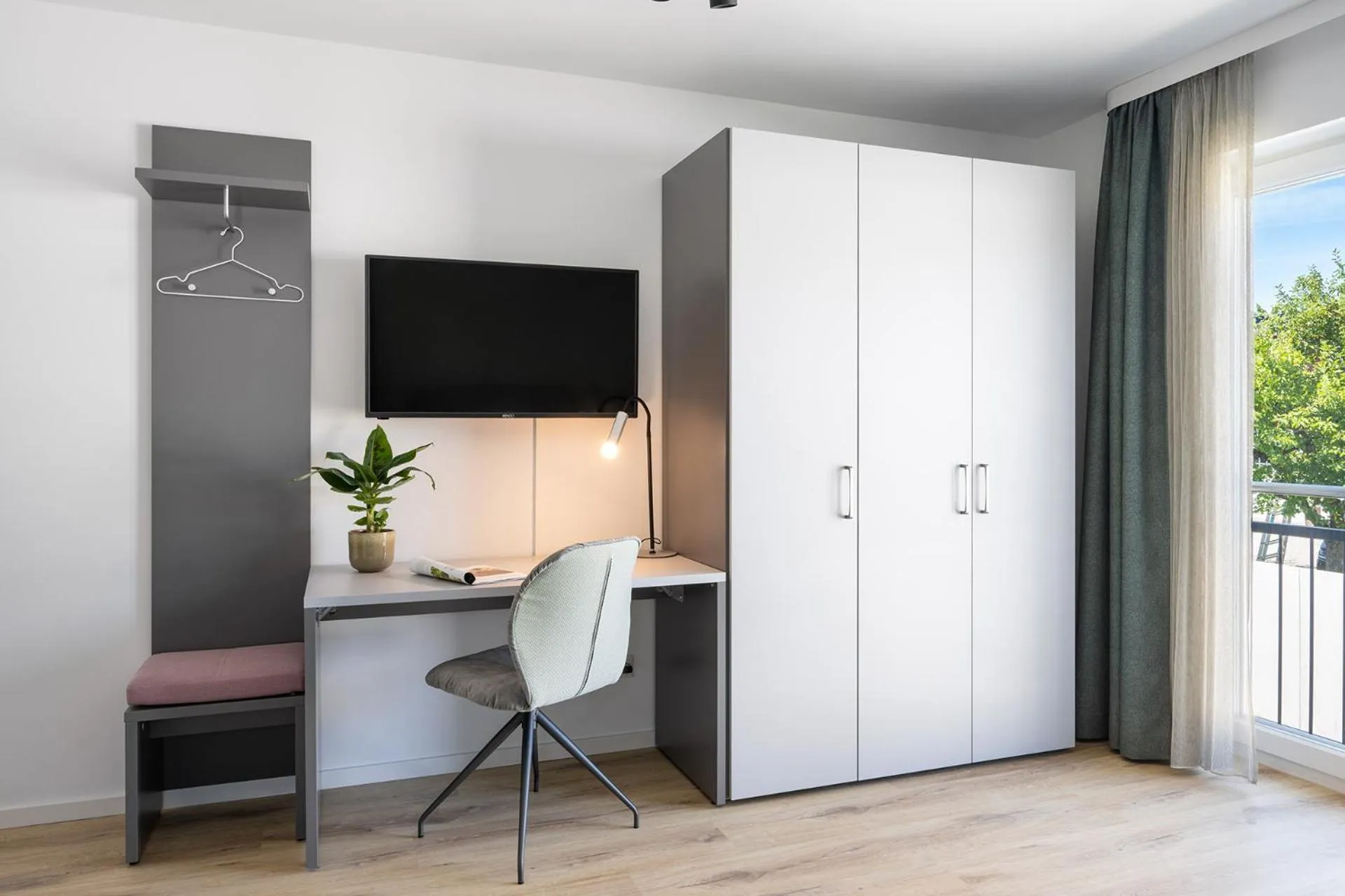 TV and multimedia in Snooze Apartments Alling