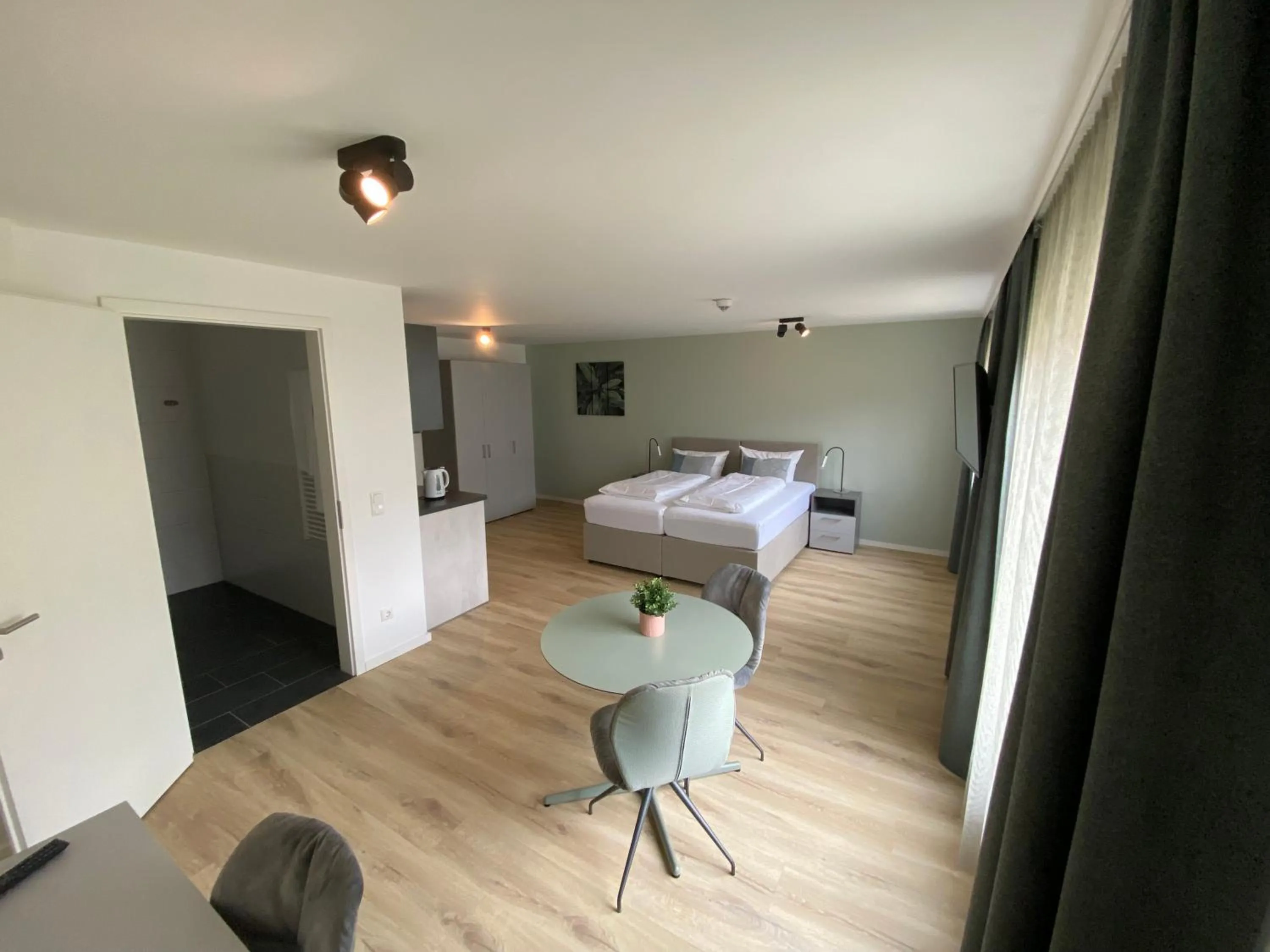 Photo of the whole room, Bed in Snooze Apartments Alling