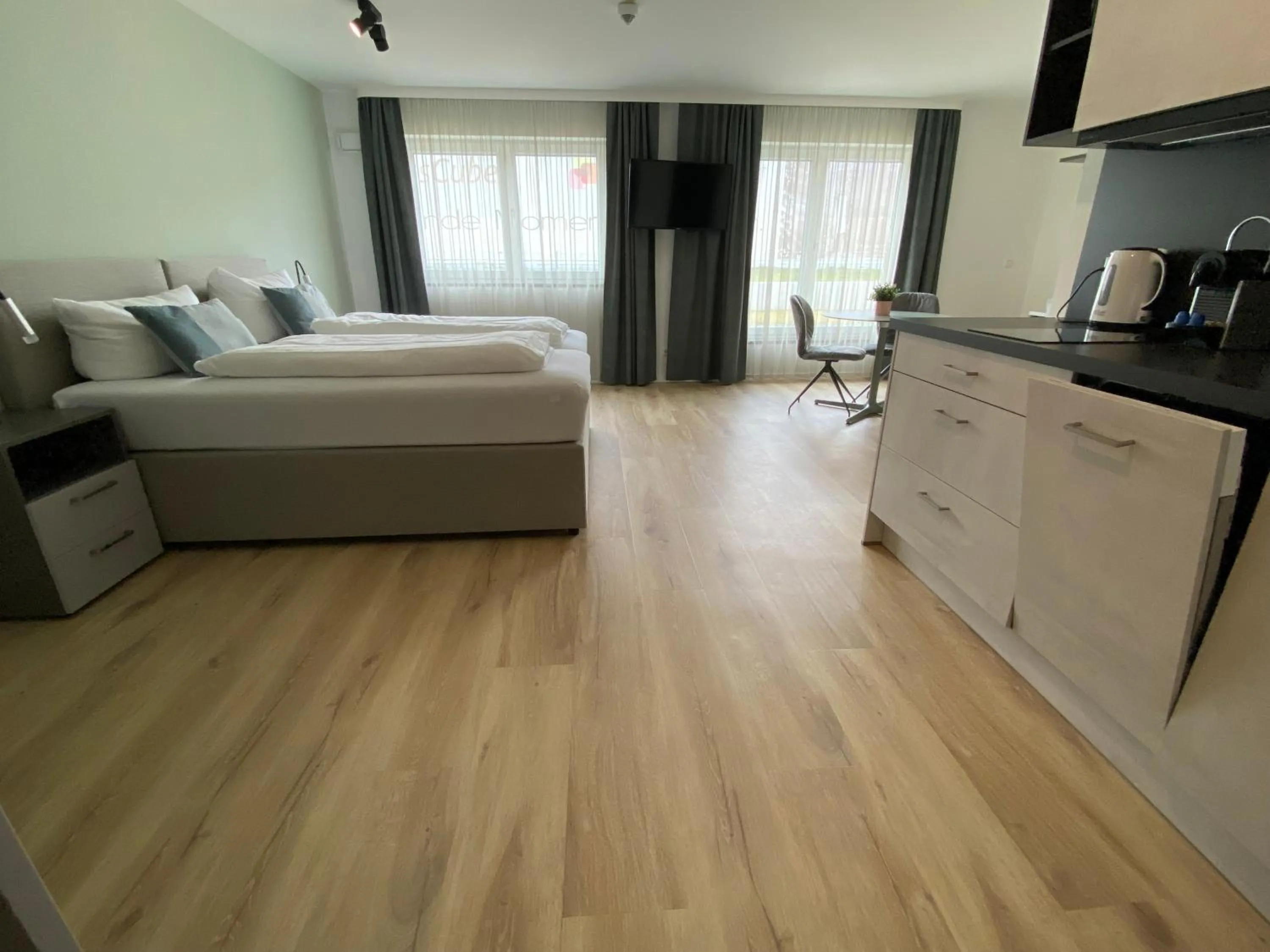 Photo of the whole room, Bed in Snooze Apartments Alling