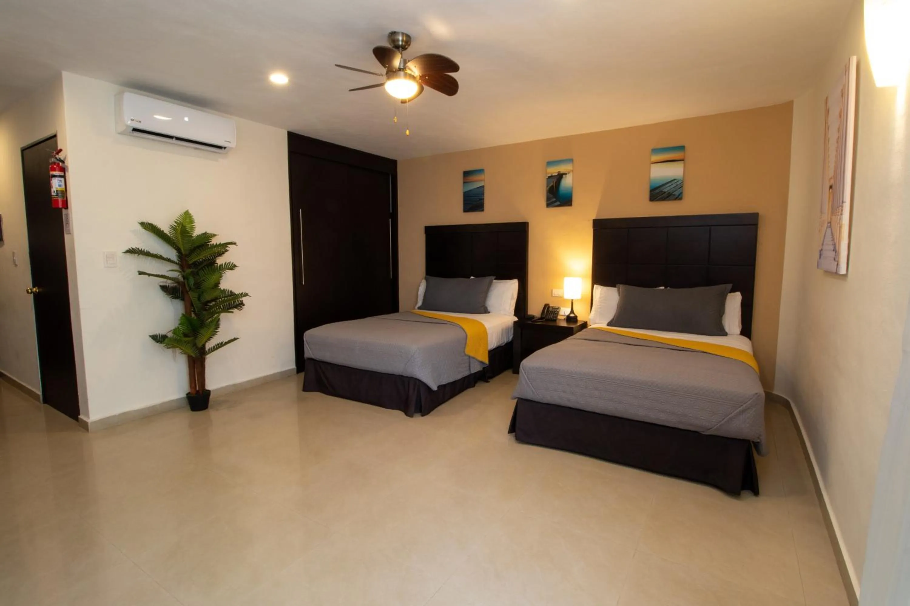 Photo of the whole room, Bed in Hotel Villas Segovia Playa del Carmen