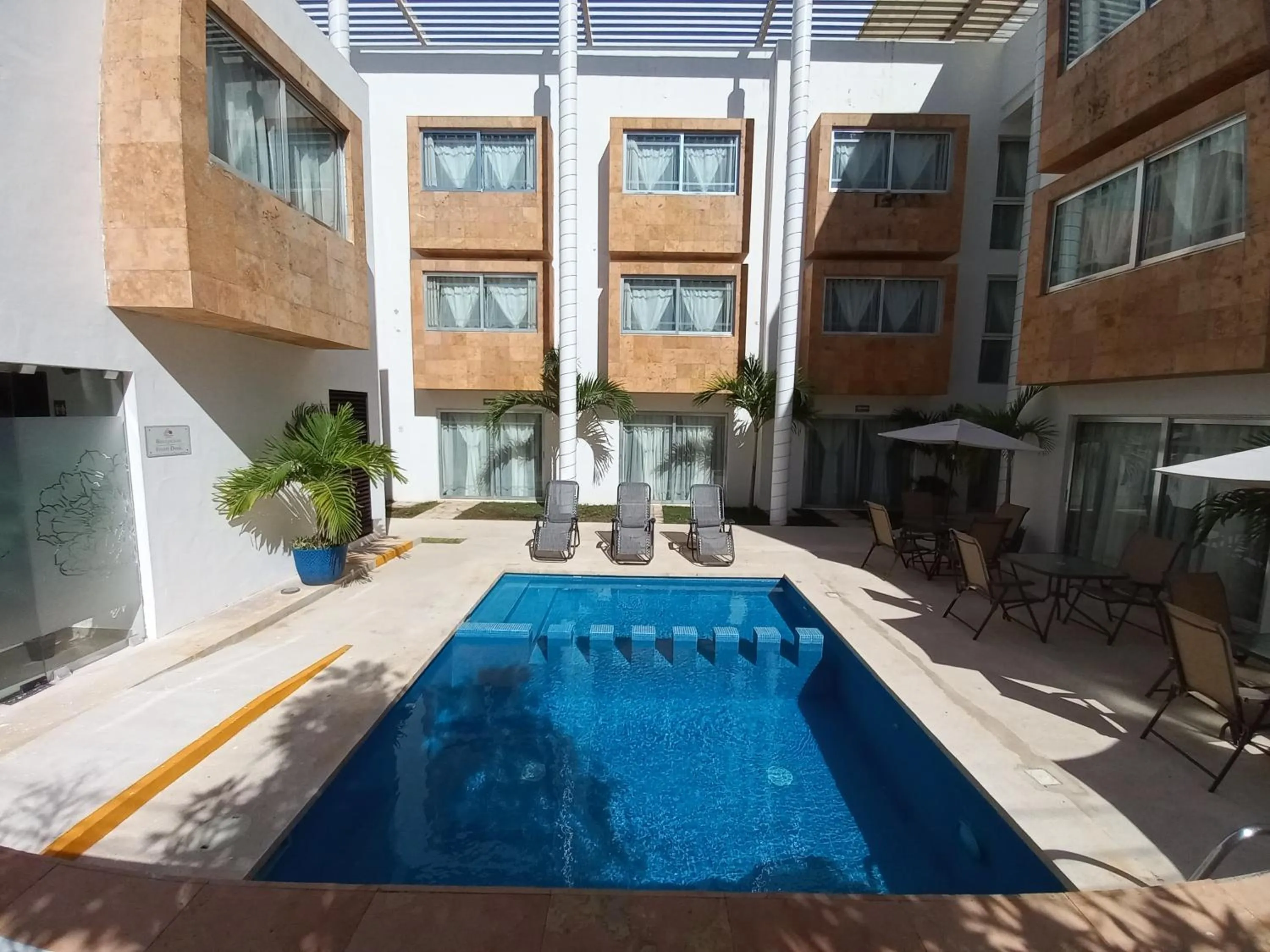 Swimming pool in Hotel Villas Segovia Playa del Carmen