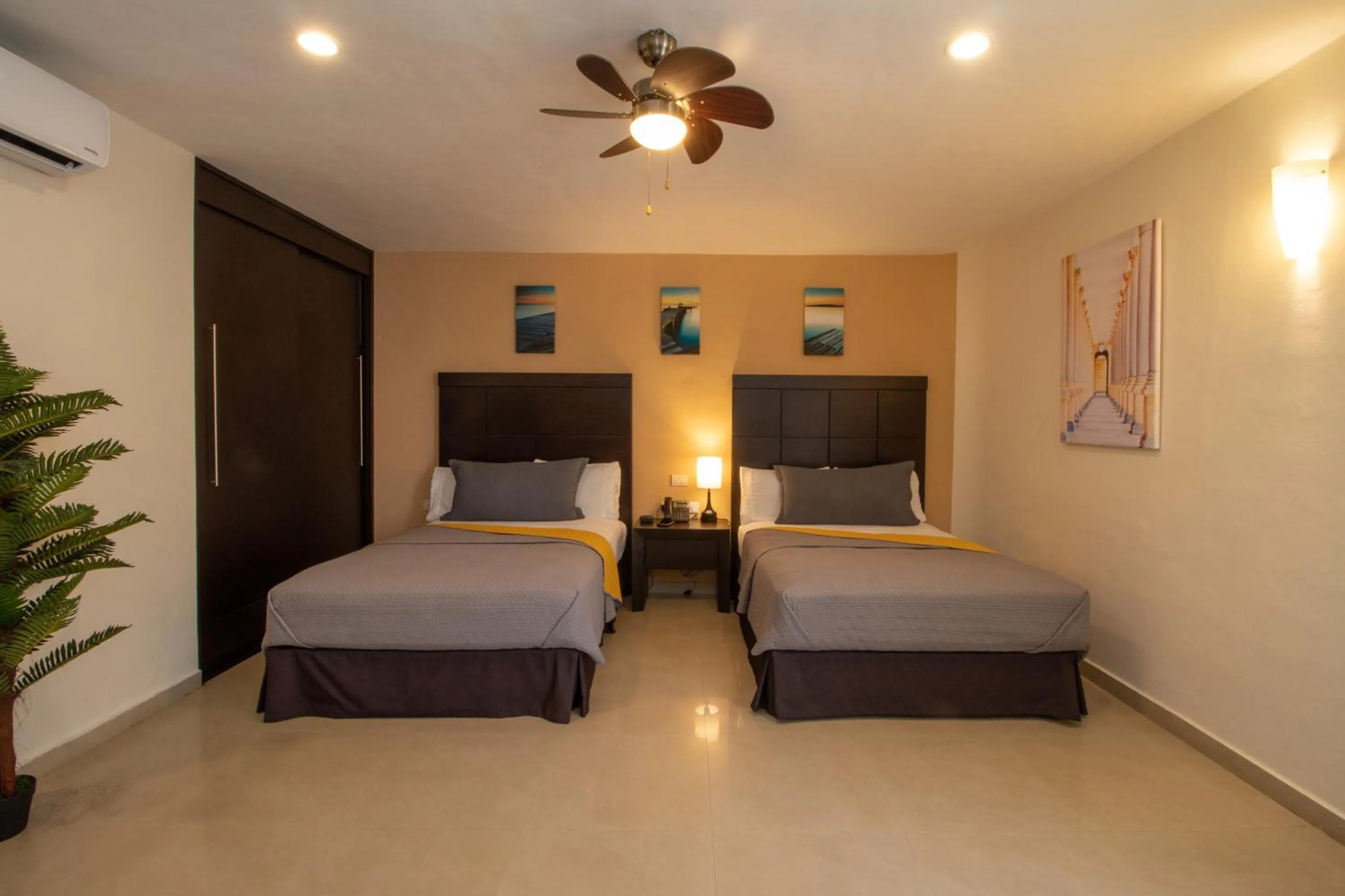 Photo of the whole room, Bed in Hotel Villas Segovia Playa del Carmen