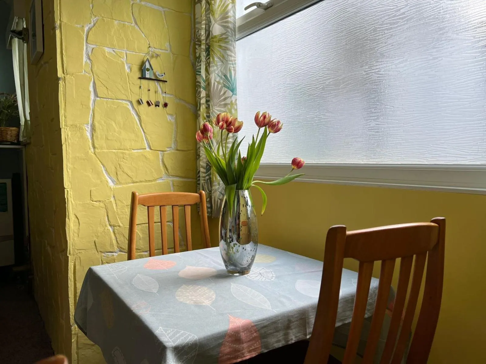 Dining area in B&B Near the Sea