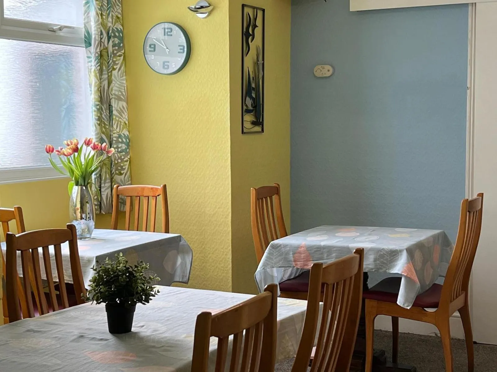 Dining area in B&B Near the Sea