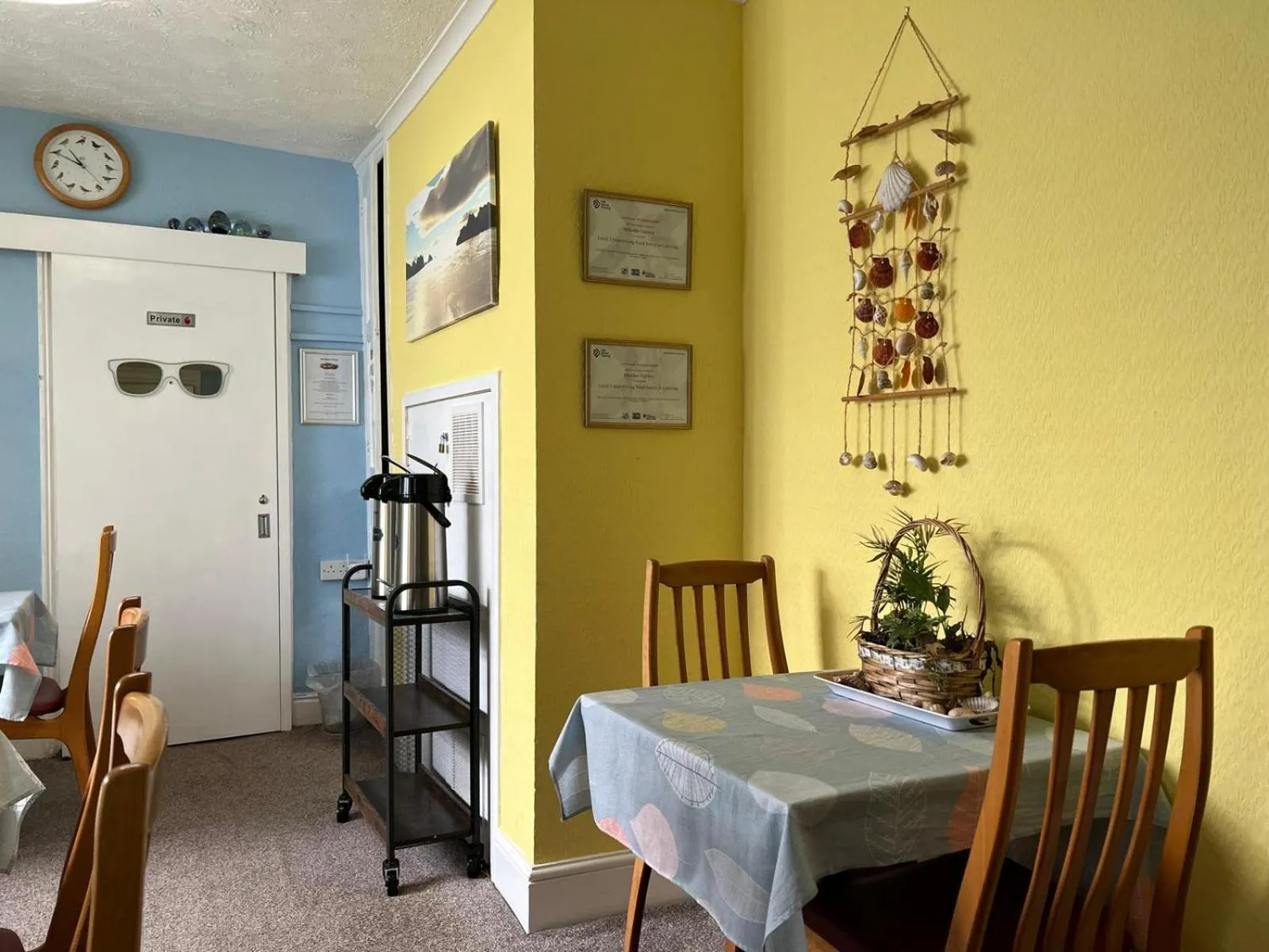 Dining area in B&B Near the Sea