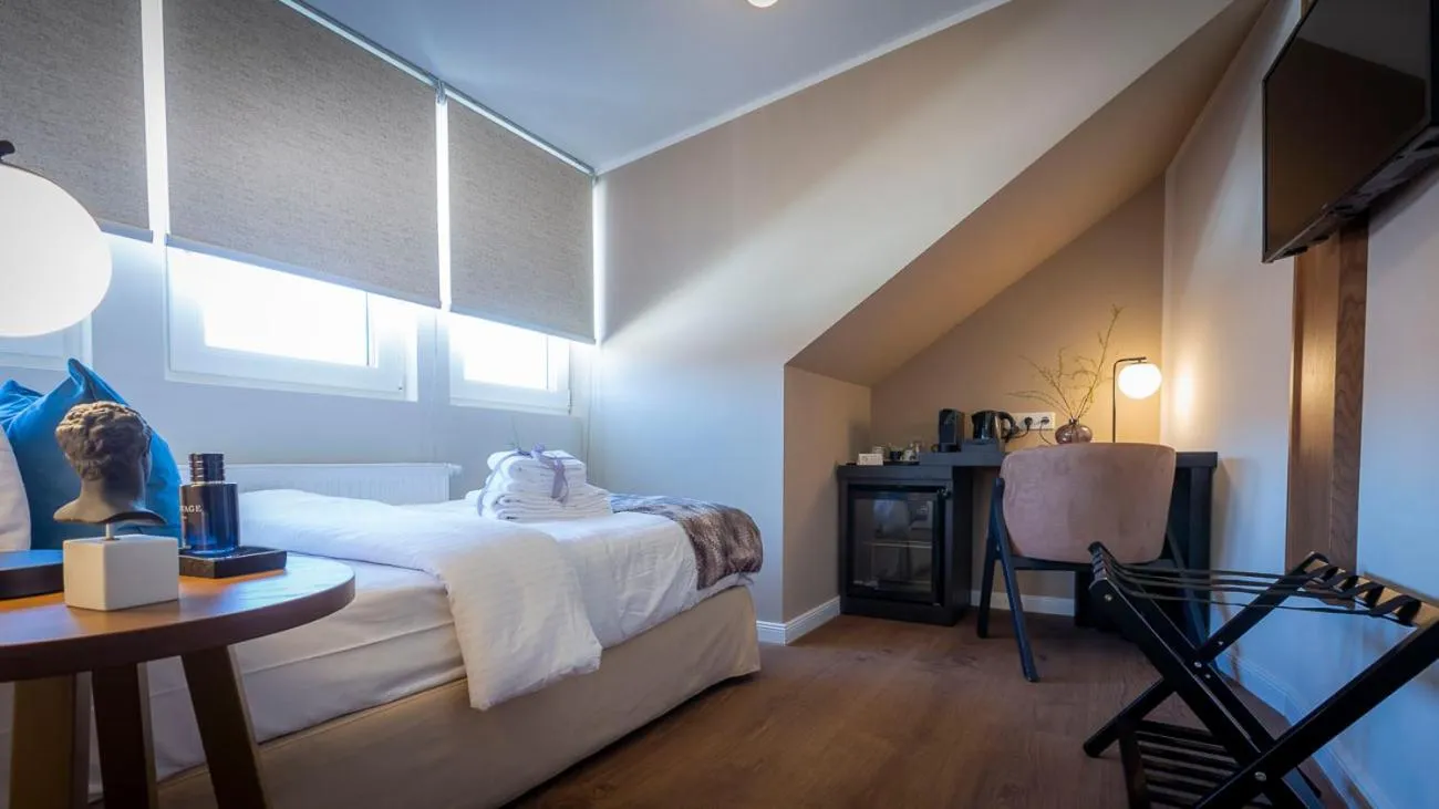 Bed in Delphi Hotel & Restaurant