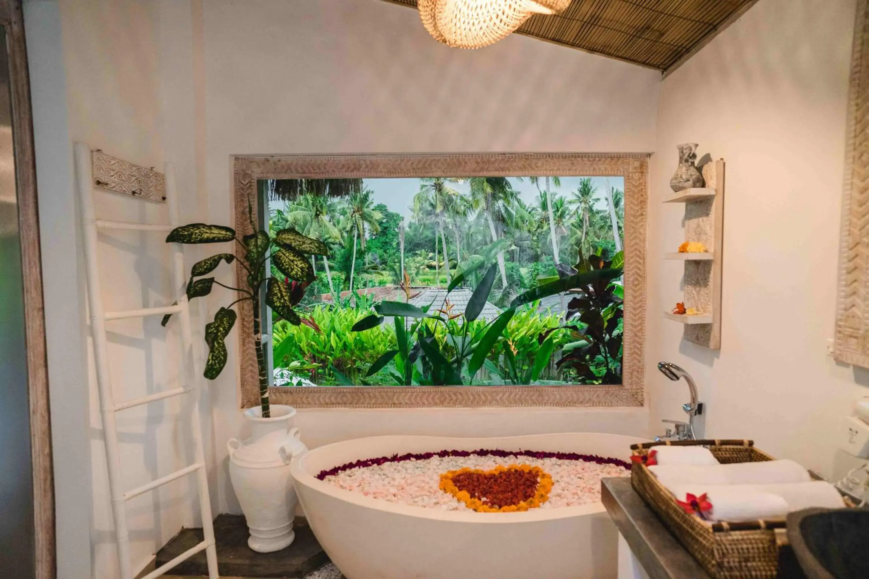 Deluxe Villa - single occupancy in Hot Stone Club Ubud Deluxe Villa - single occupancy in Hot Stone Club Ubud