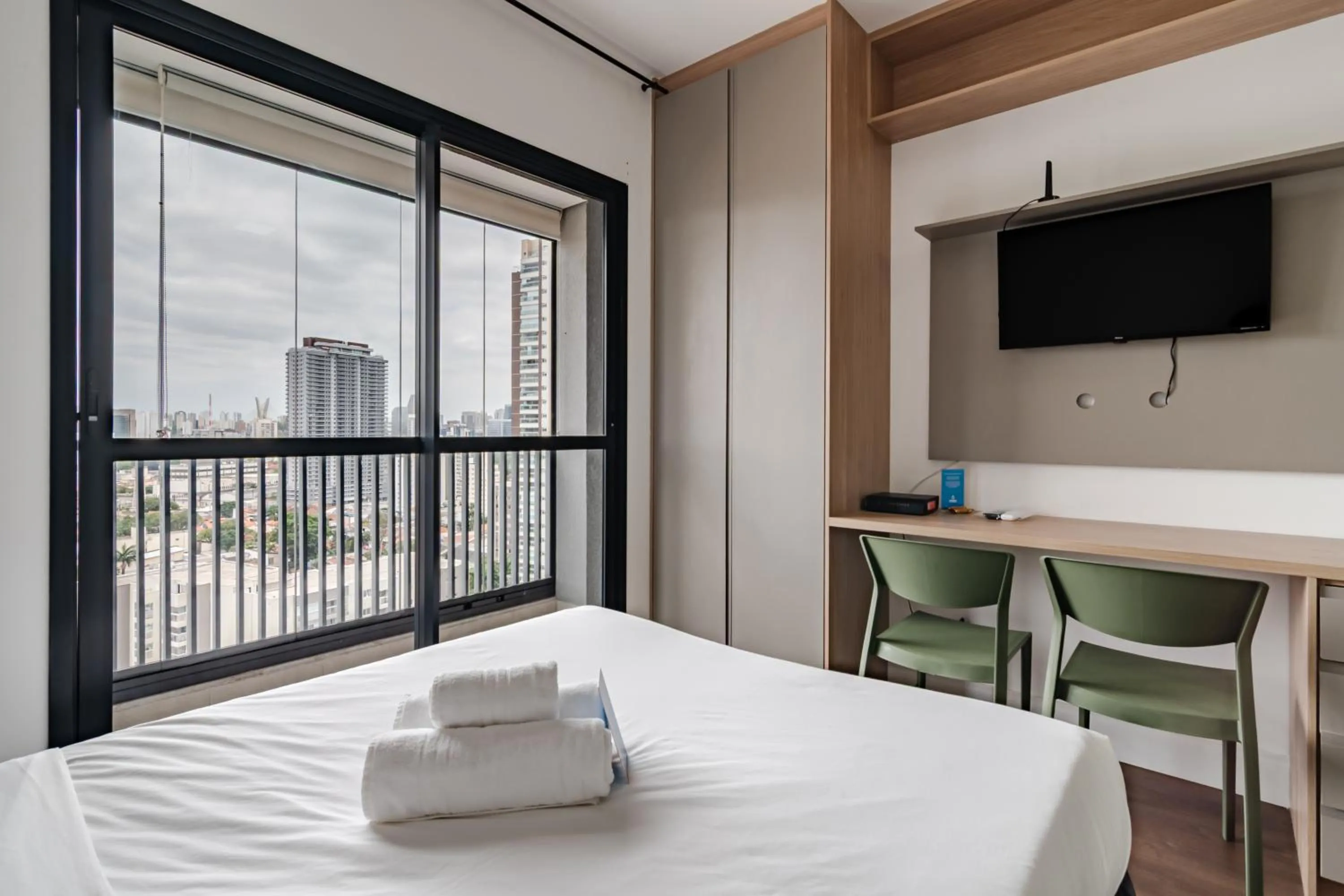 Bedroom, Bed in 360 Brooklin