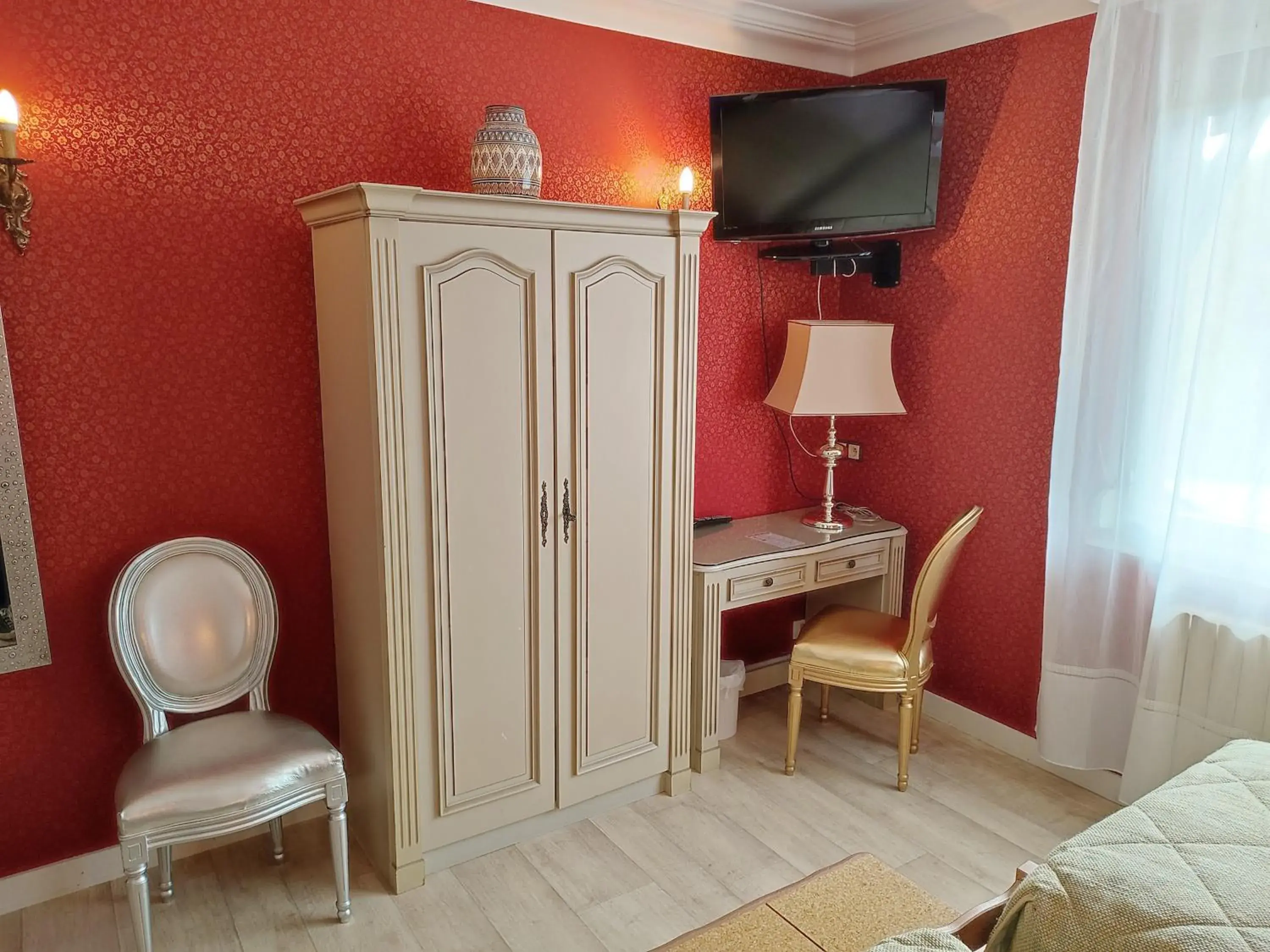 Twin Room in l'Auberge des Gourmets Hôtel Restaurant Twin Room in l'Auberge des Gourmets Hôtel Restaurant