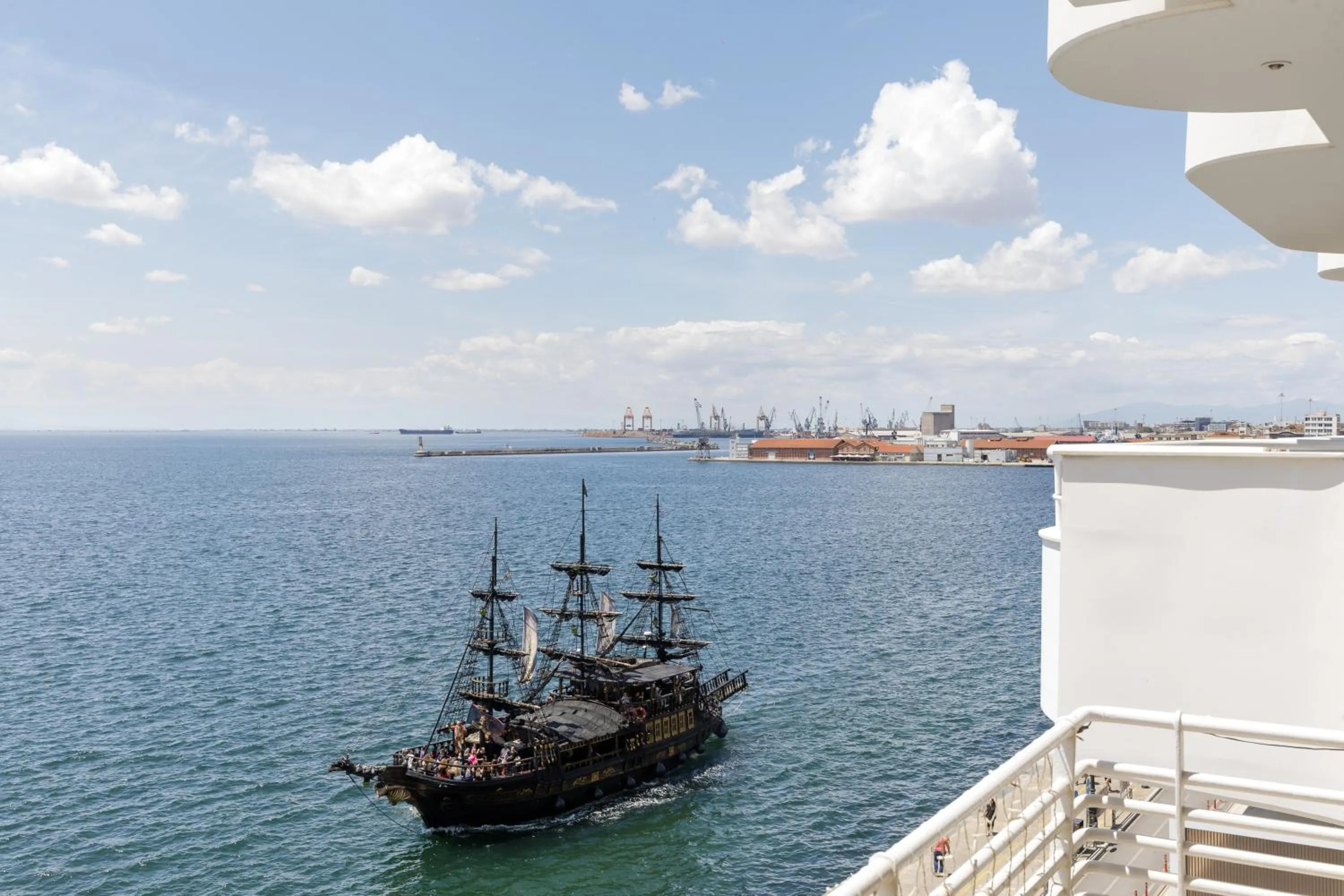 Day in Infinity & Beyond by halu! - Seafront apartments