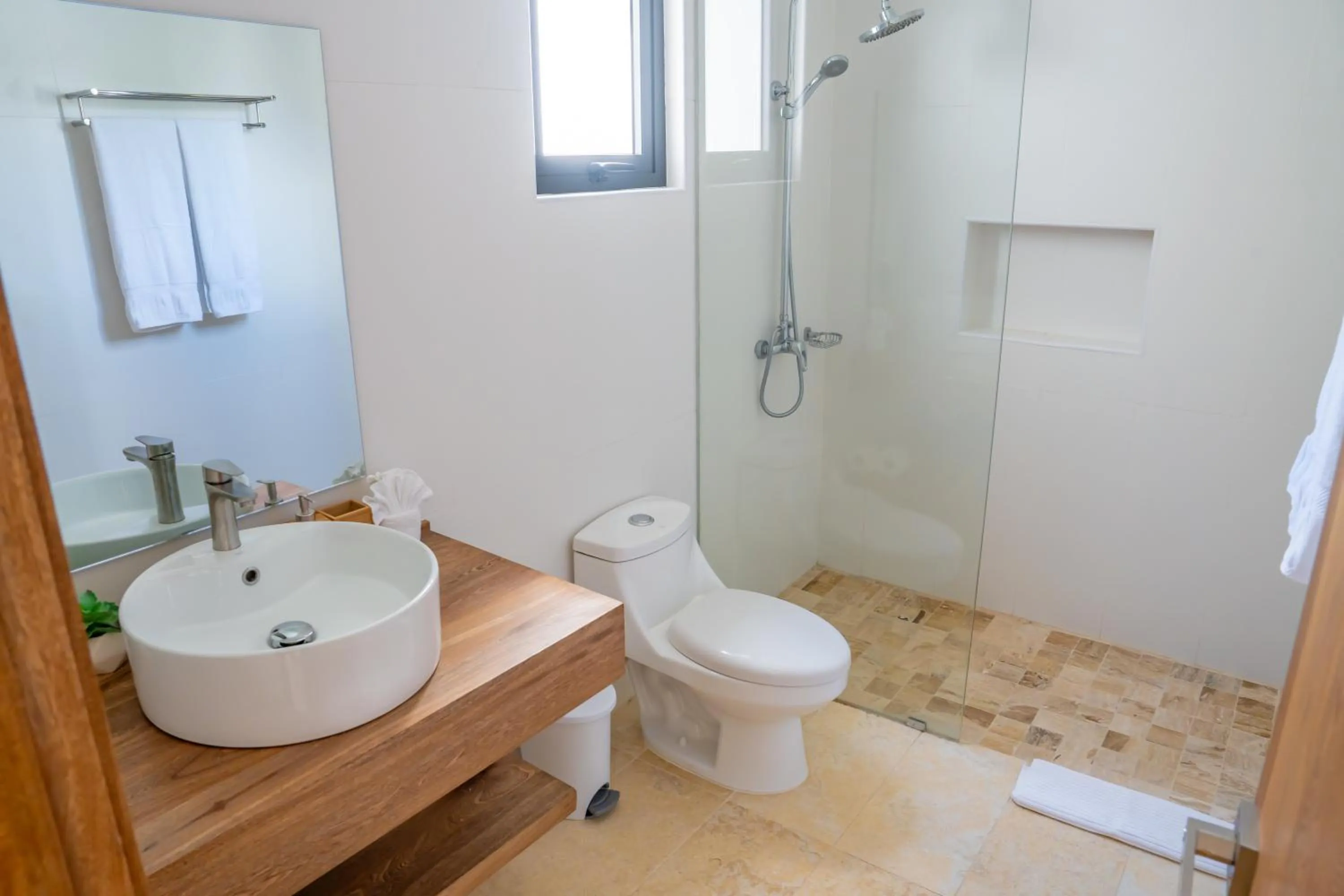 Shower in Xeliter Green One Playa Dorada