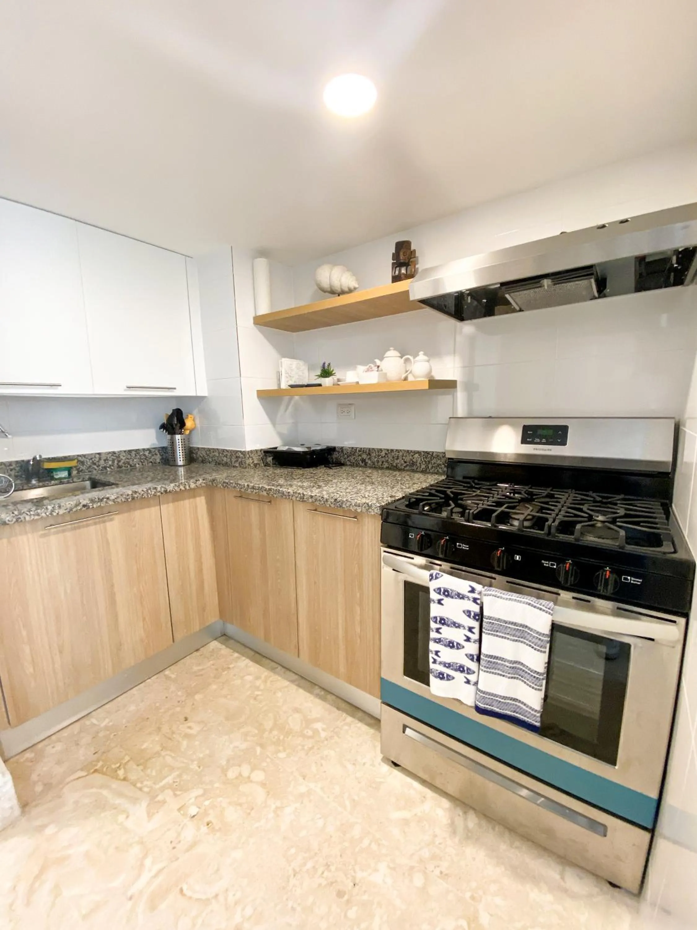 Kitchen or kitchenette in Xeliter Green One Playa Dorada