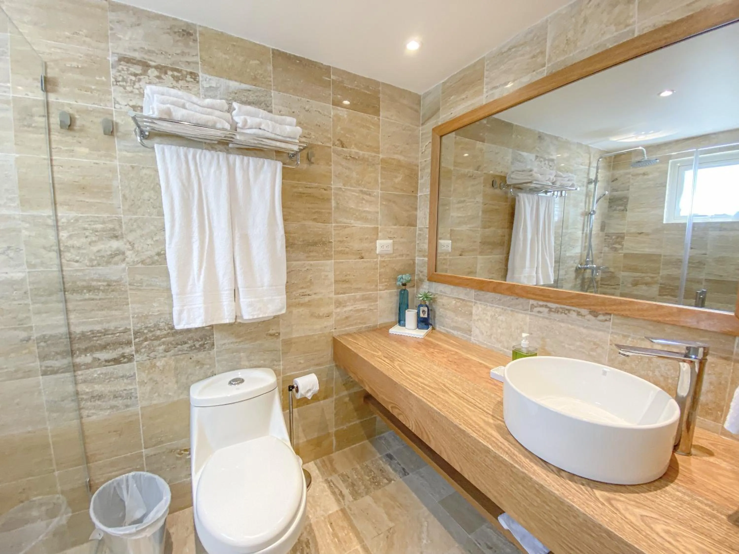 Shower in Xeliter Green One Playa Dorada