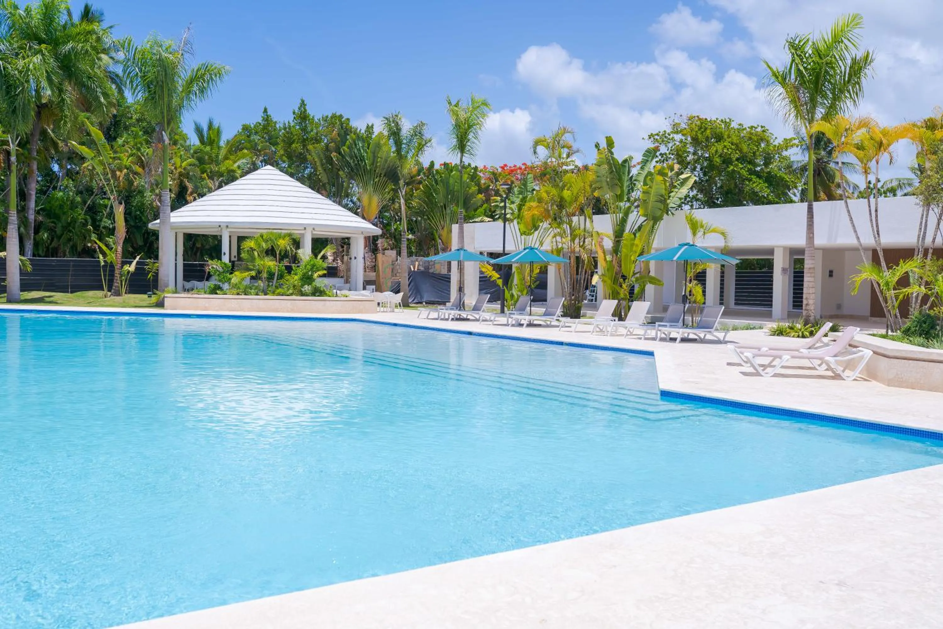 Swimming pool in Xeliter Green One Playa Dorada