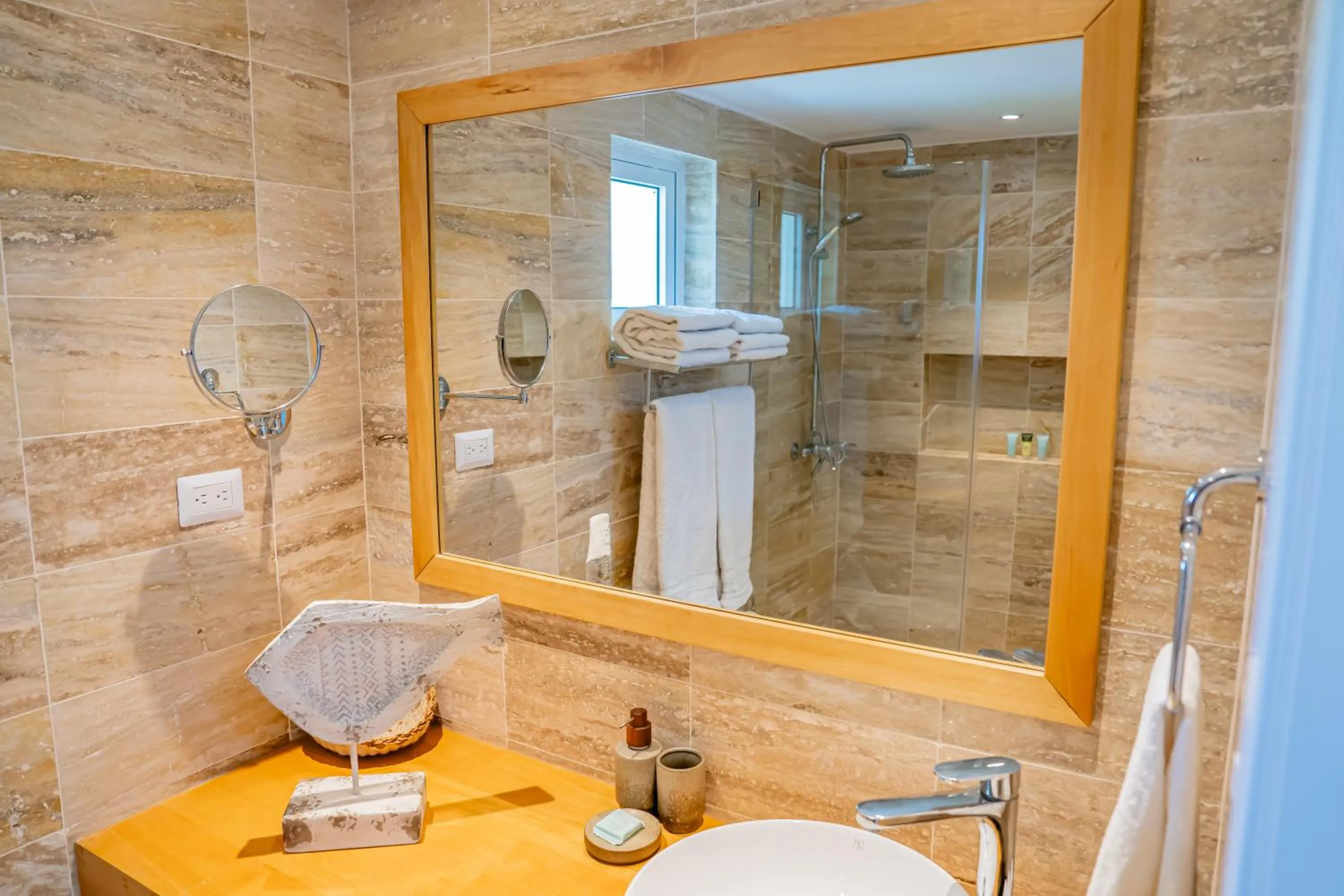 Shower in Xeliter Green One Playa Dorada