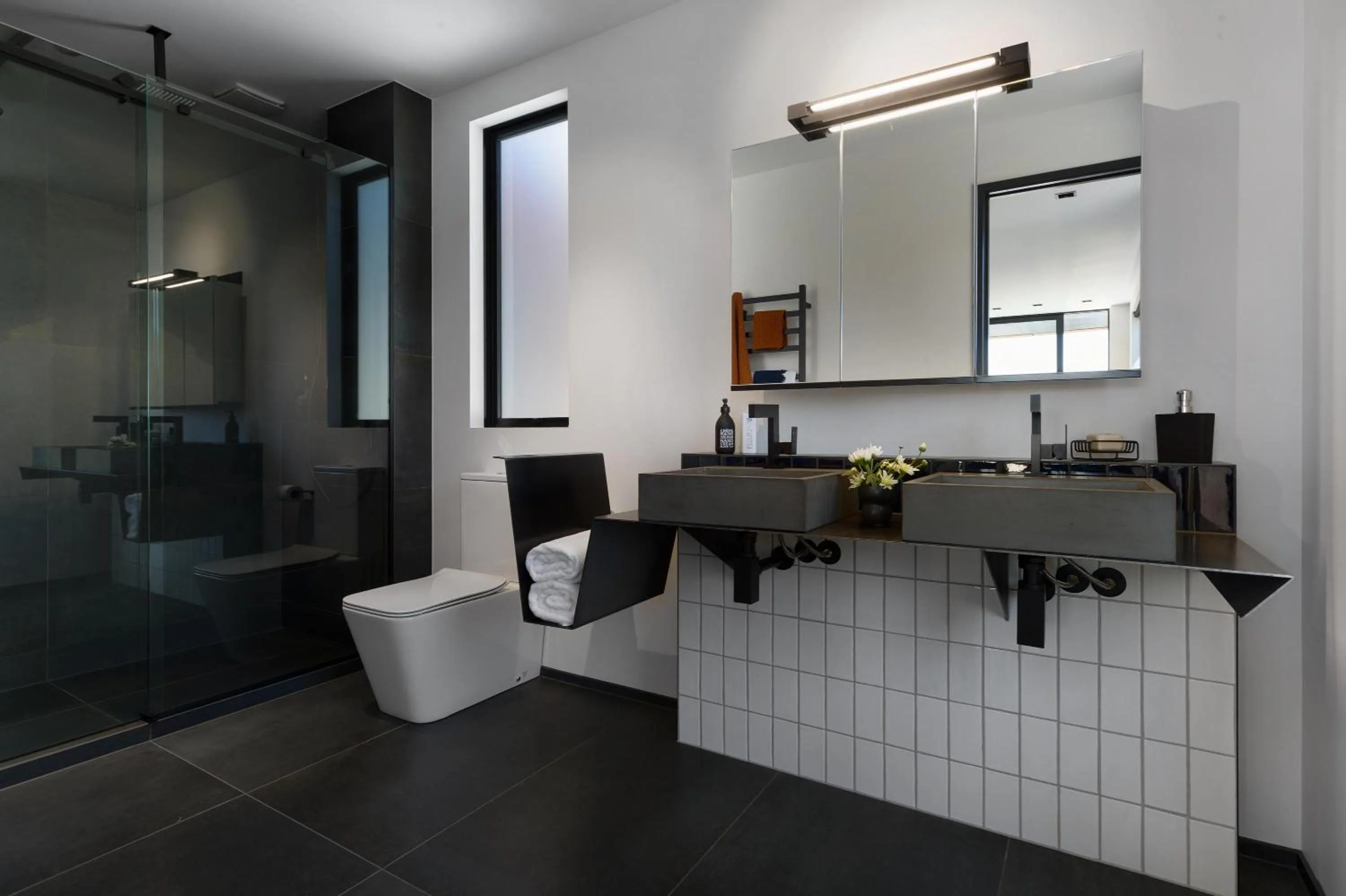 Shower in Hukamanu Lodge