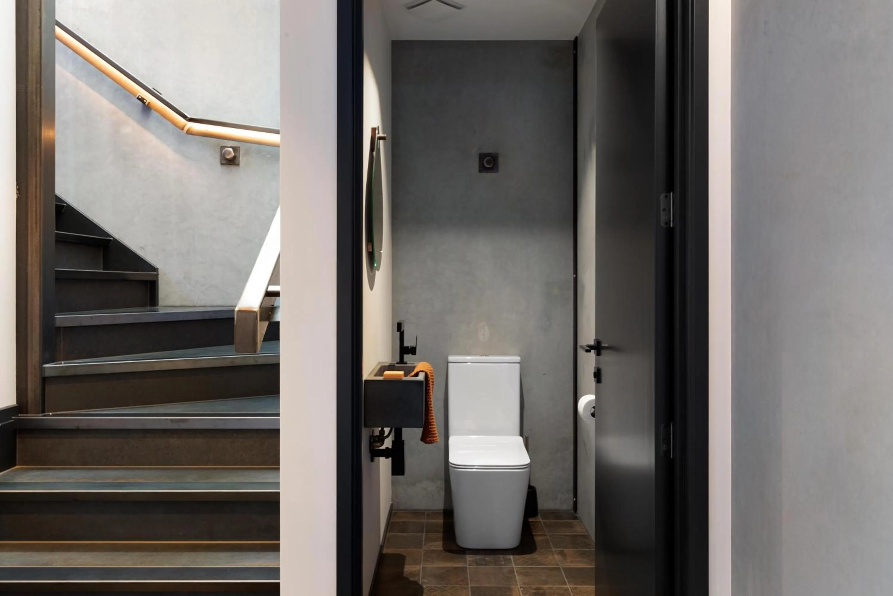Toilet in Hukamanu Lodge