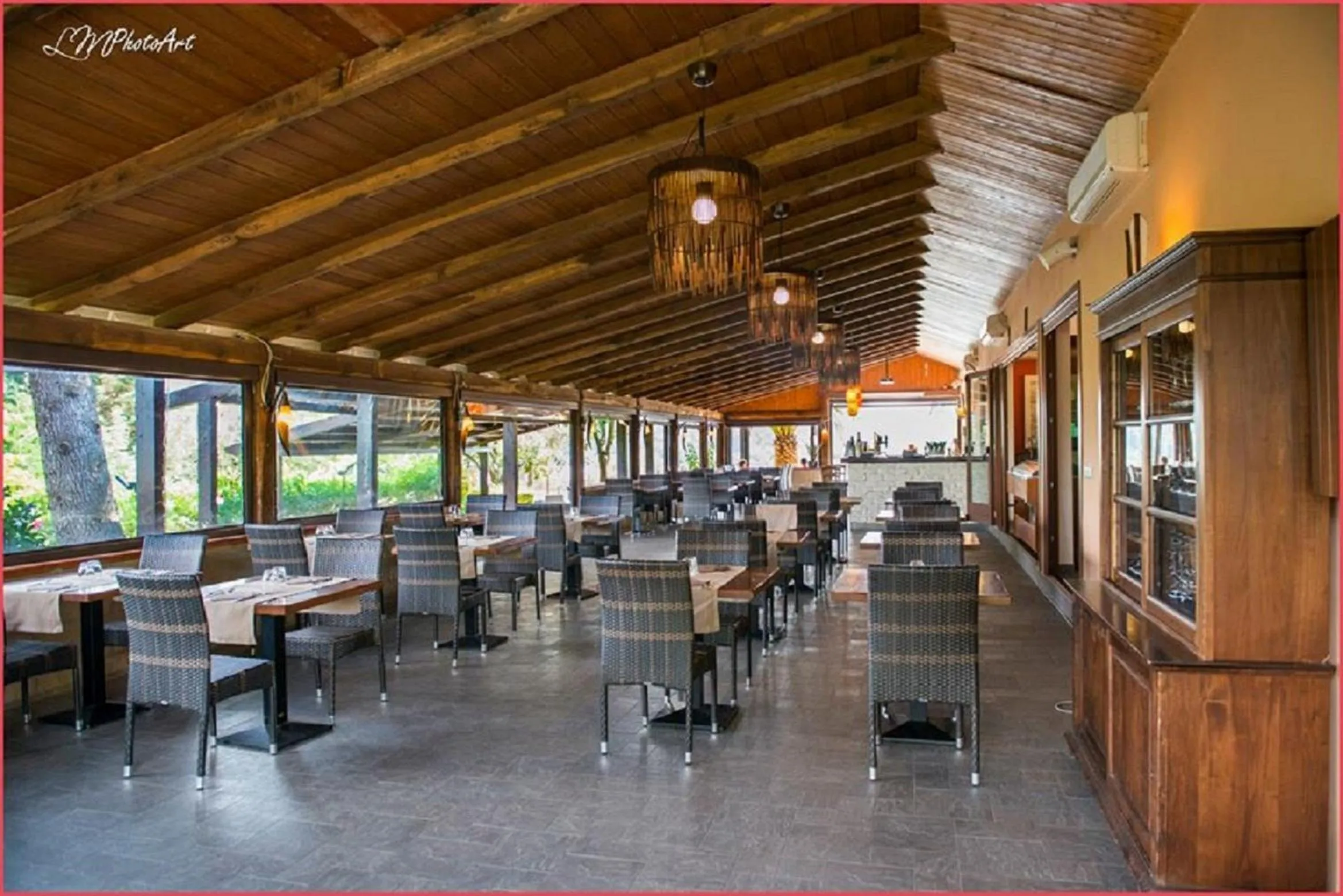 Restaurant/places to eat in Happy Village & Camping