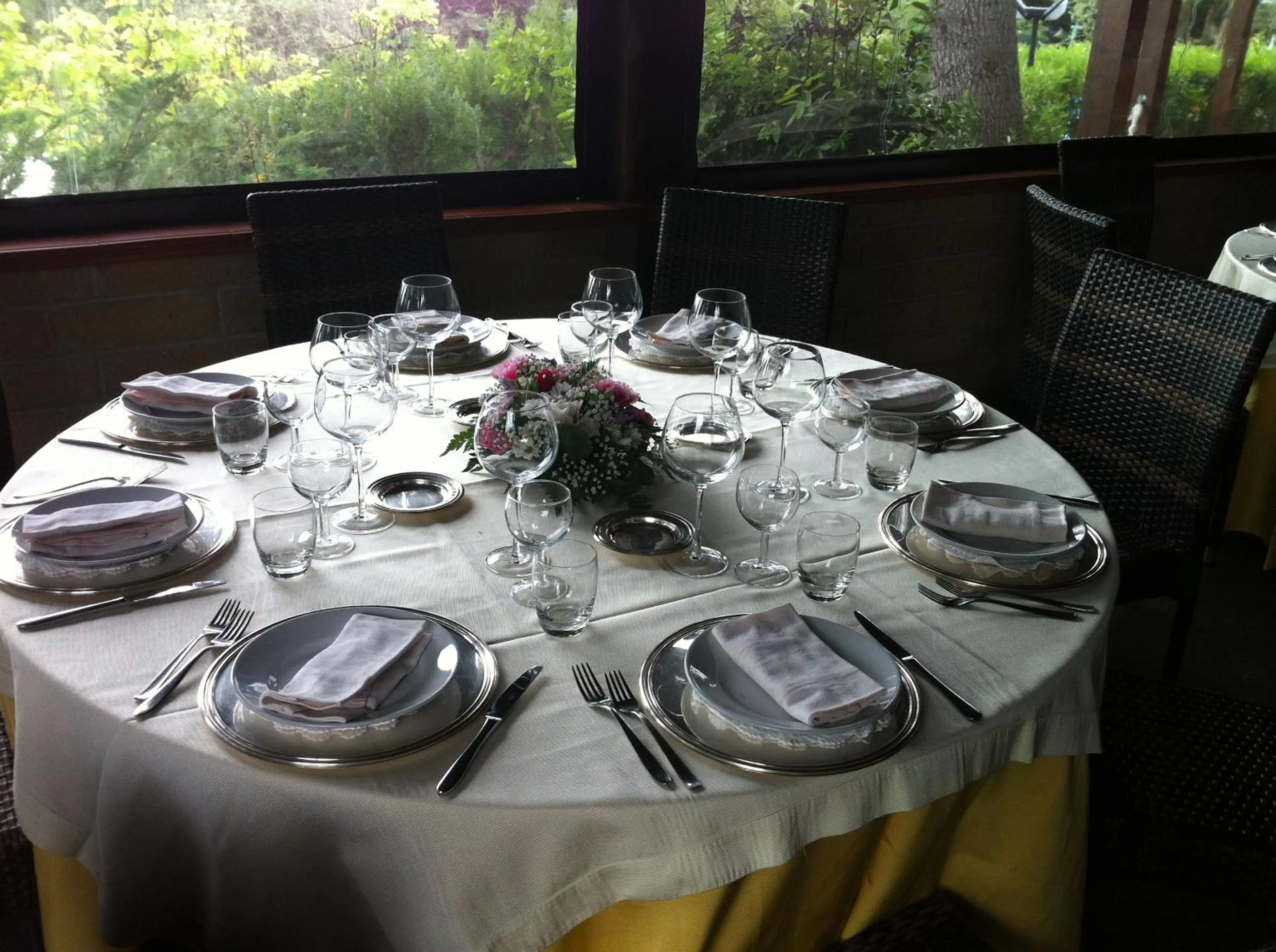 Restaurant/places to eat in Happy Village & Camping