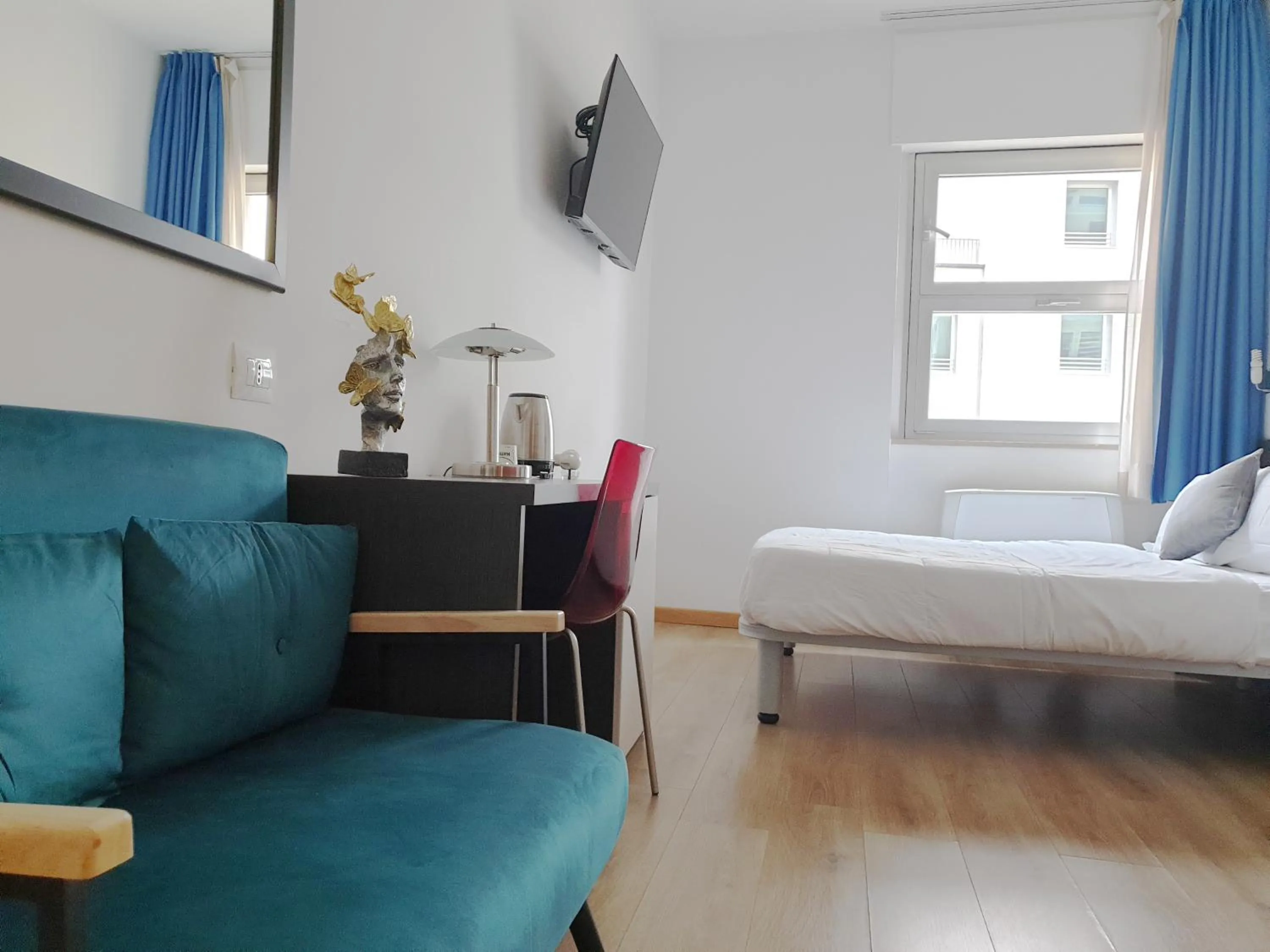 Communal lounge/ TV room, Bed in Hotel Vitruvio