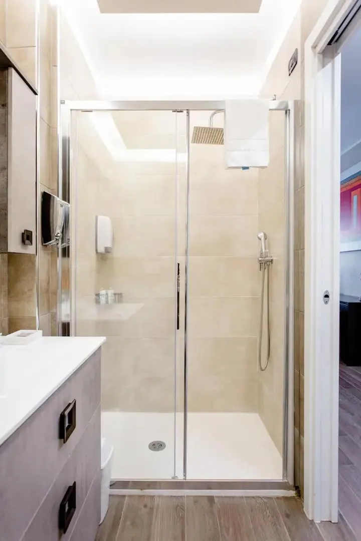 Shower in Hotel Vitruvio