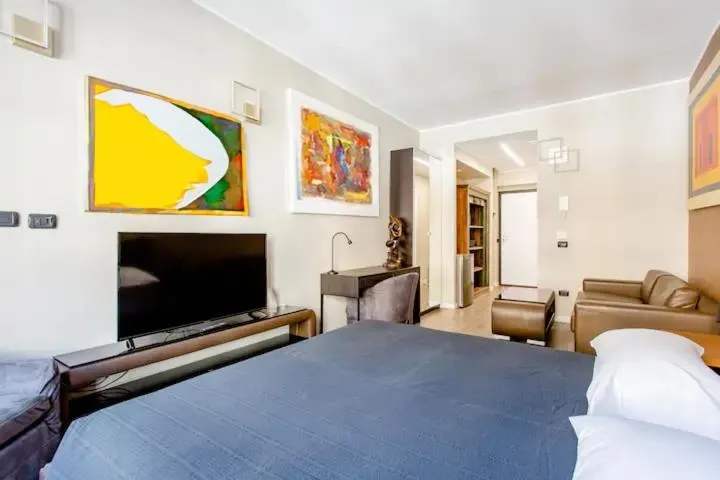 Communal lounge/ TV room, Bed in Hotel Vitruvio