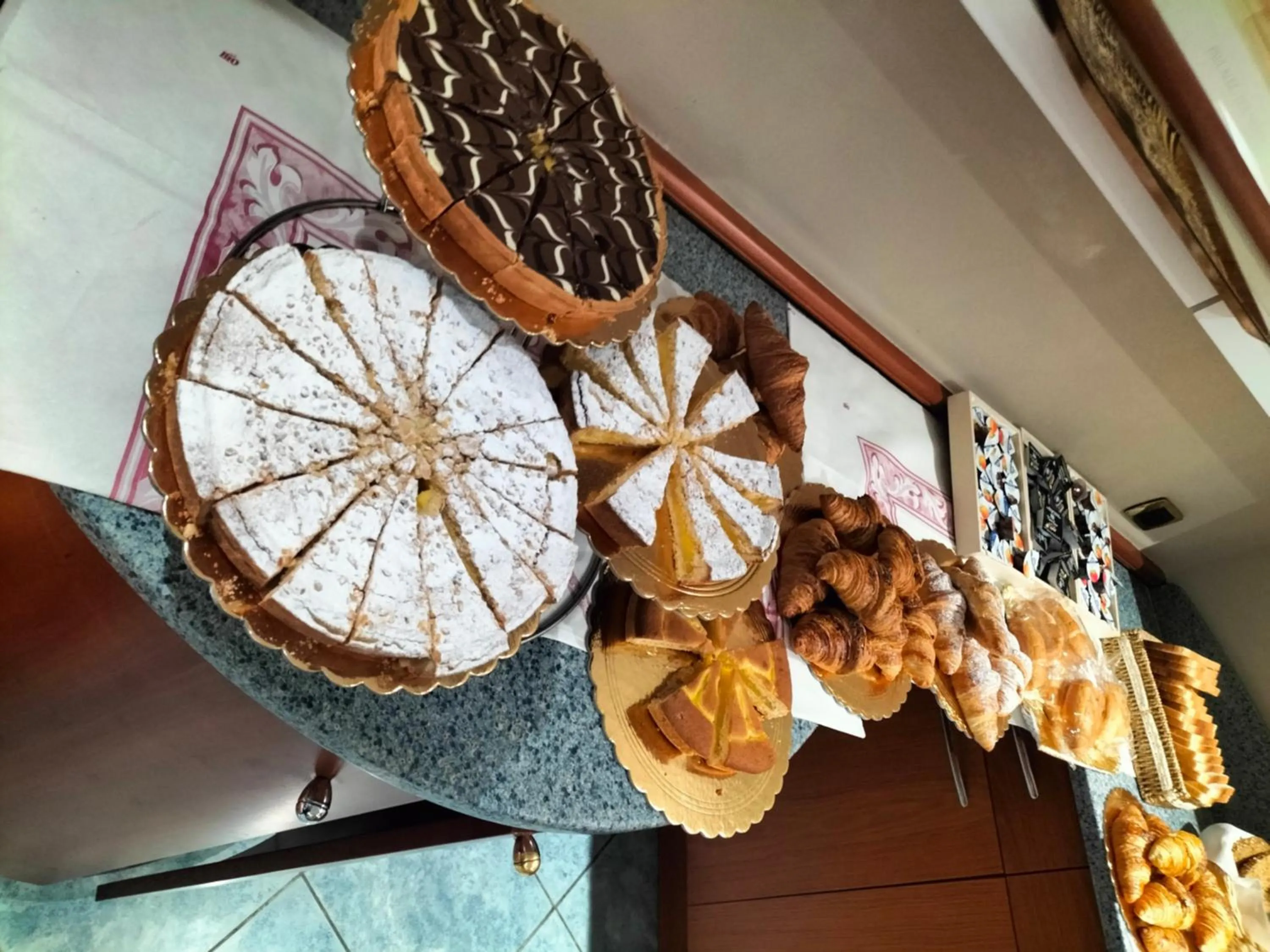 TV and multimedia in Hotel Vitruvio