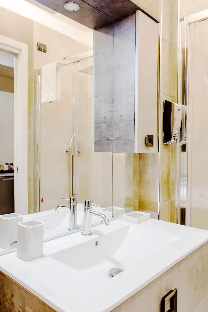 Shower in Hotel Vitruvio