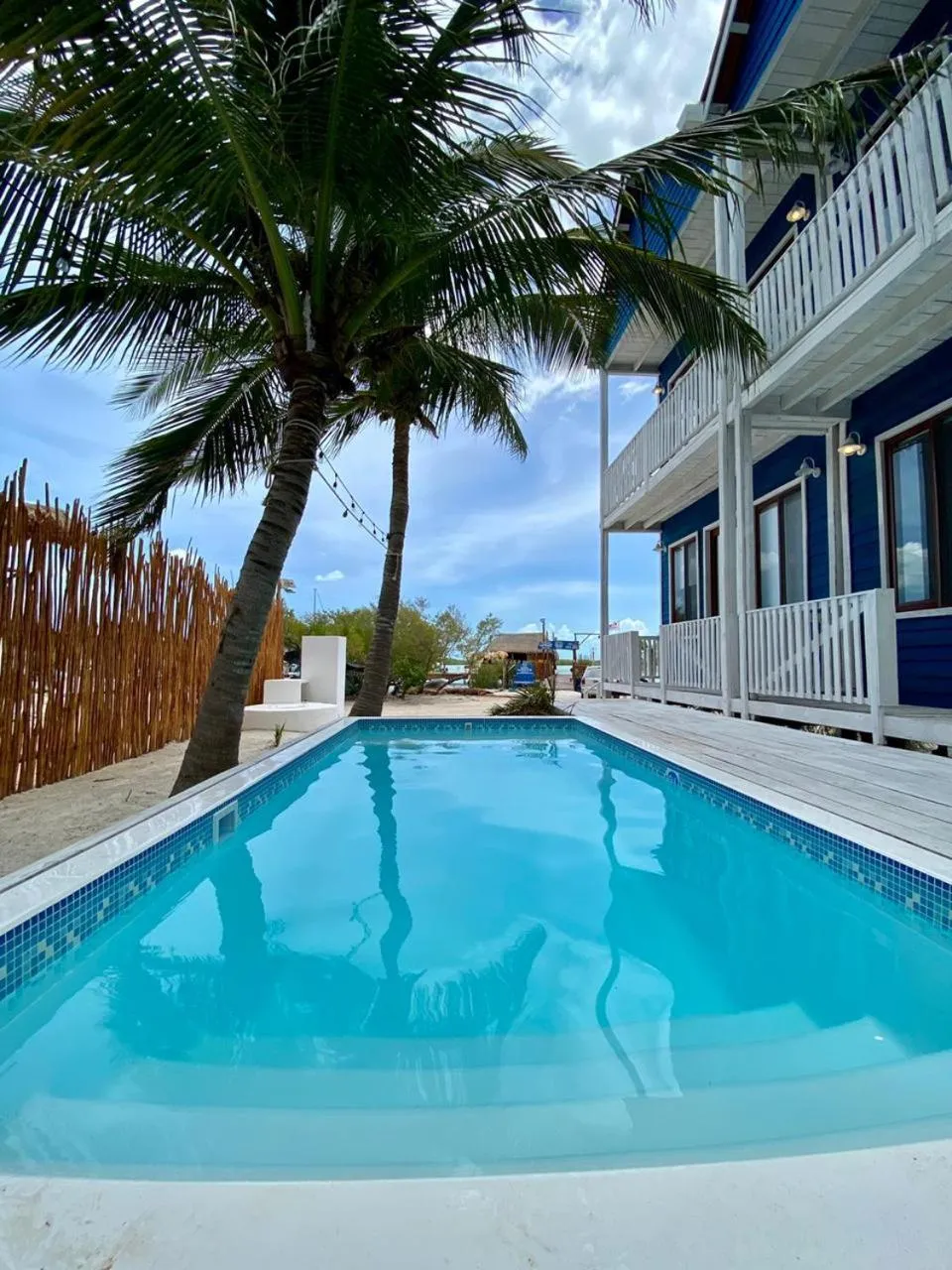 Swimming pool in Marina Sunrise