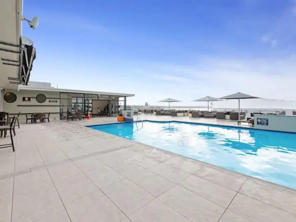 Stunning studio -Gym, Pool & Parking Zodiak Stays