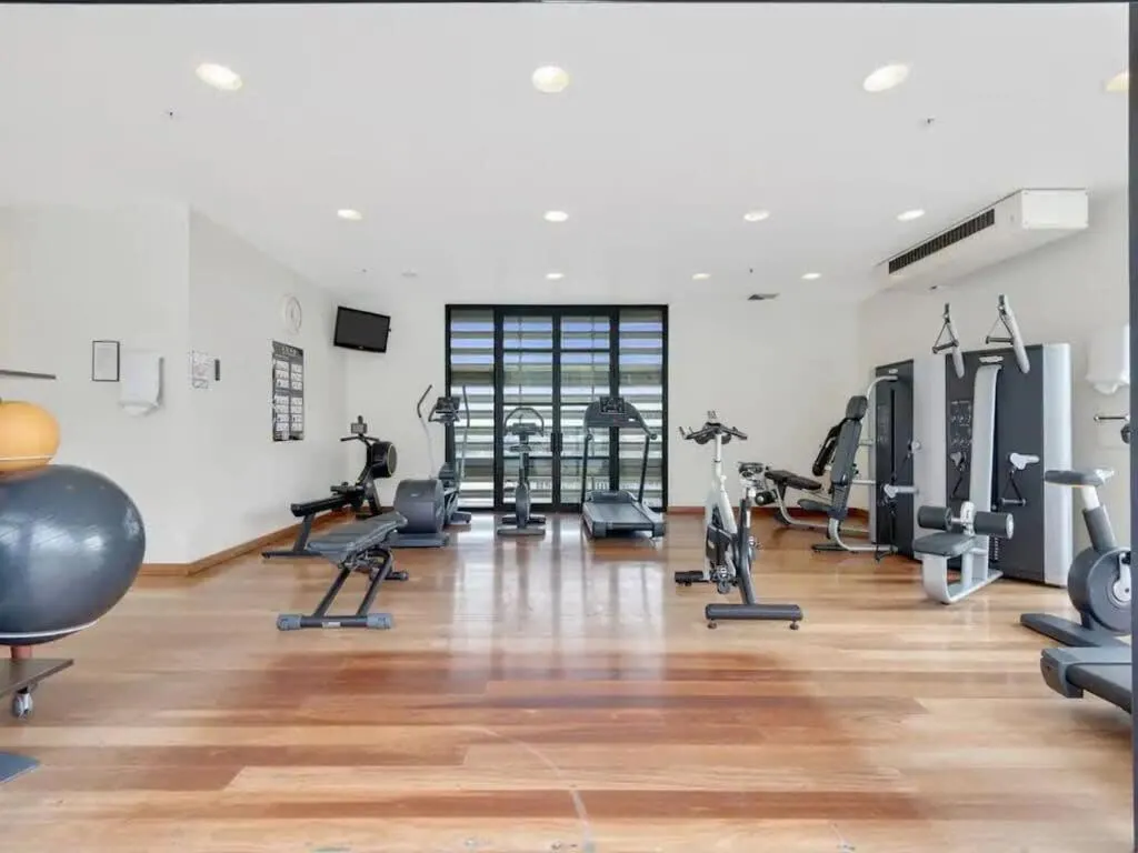 Stunning studio -Gym, Pool & Parking Zodiak Stays