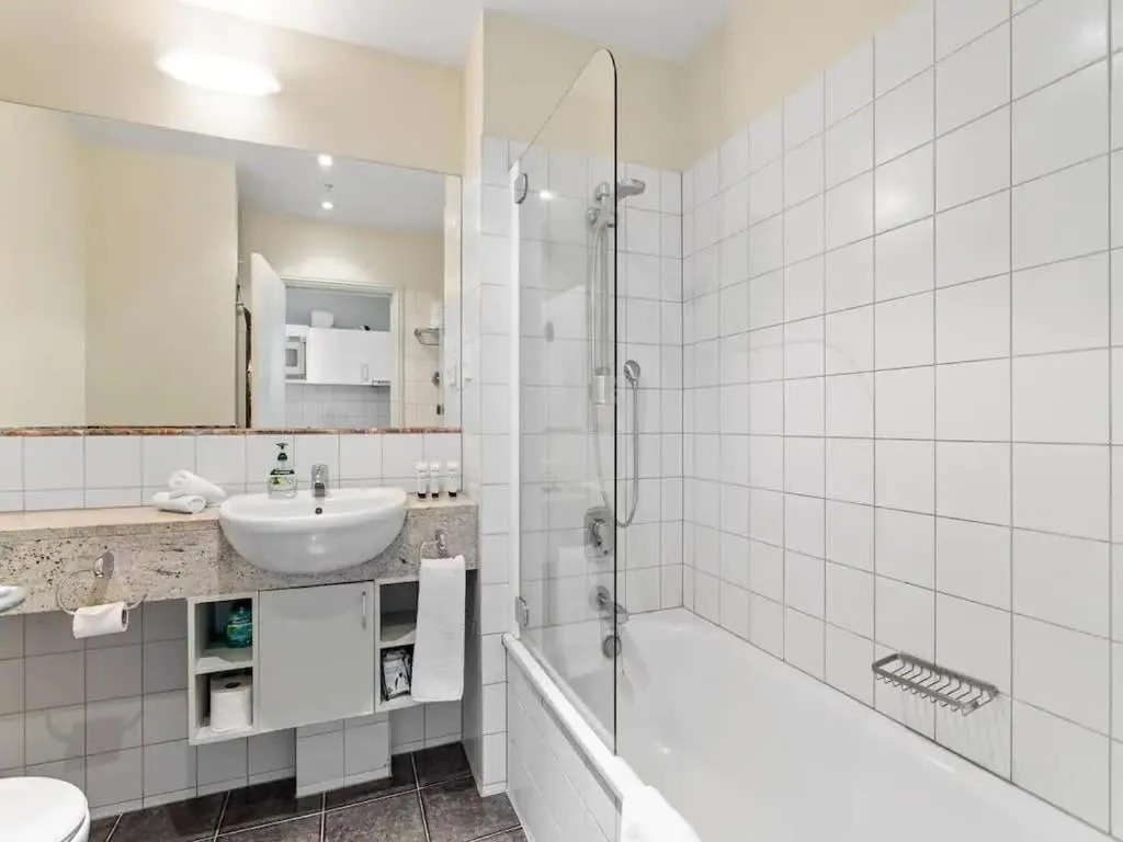 Stunning studio -Gym, Pool & Parking Zodiak Stays