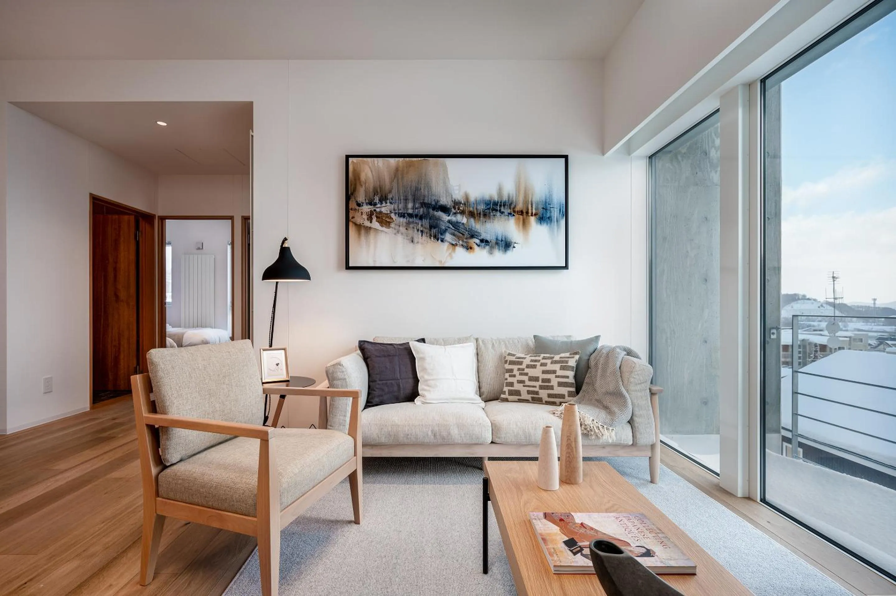 Living room in Kaku Place by H2 Life