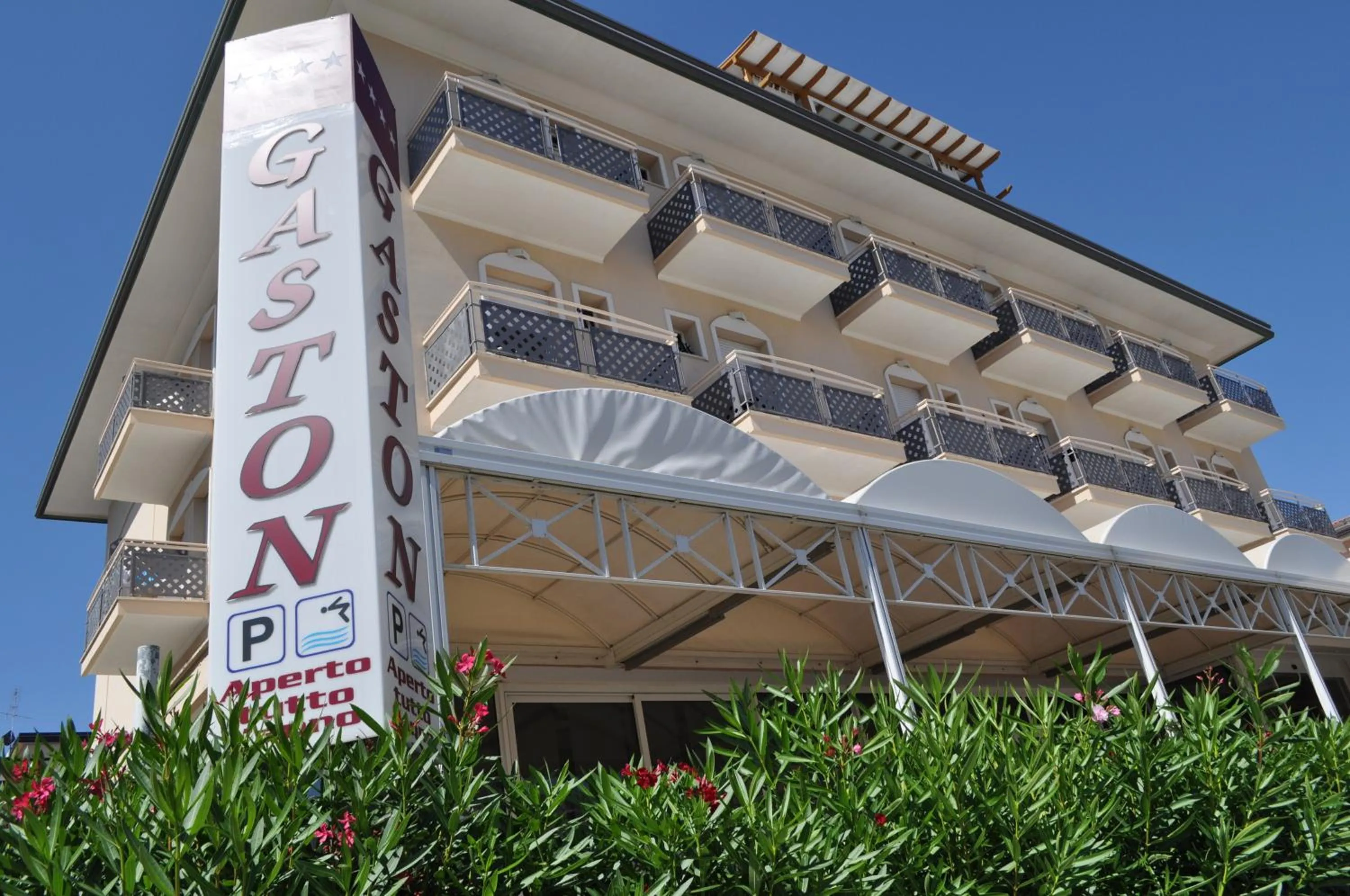 Facade/entrance in Hotel Gaston