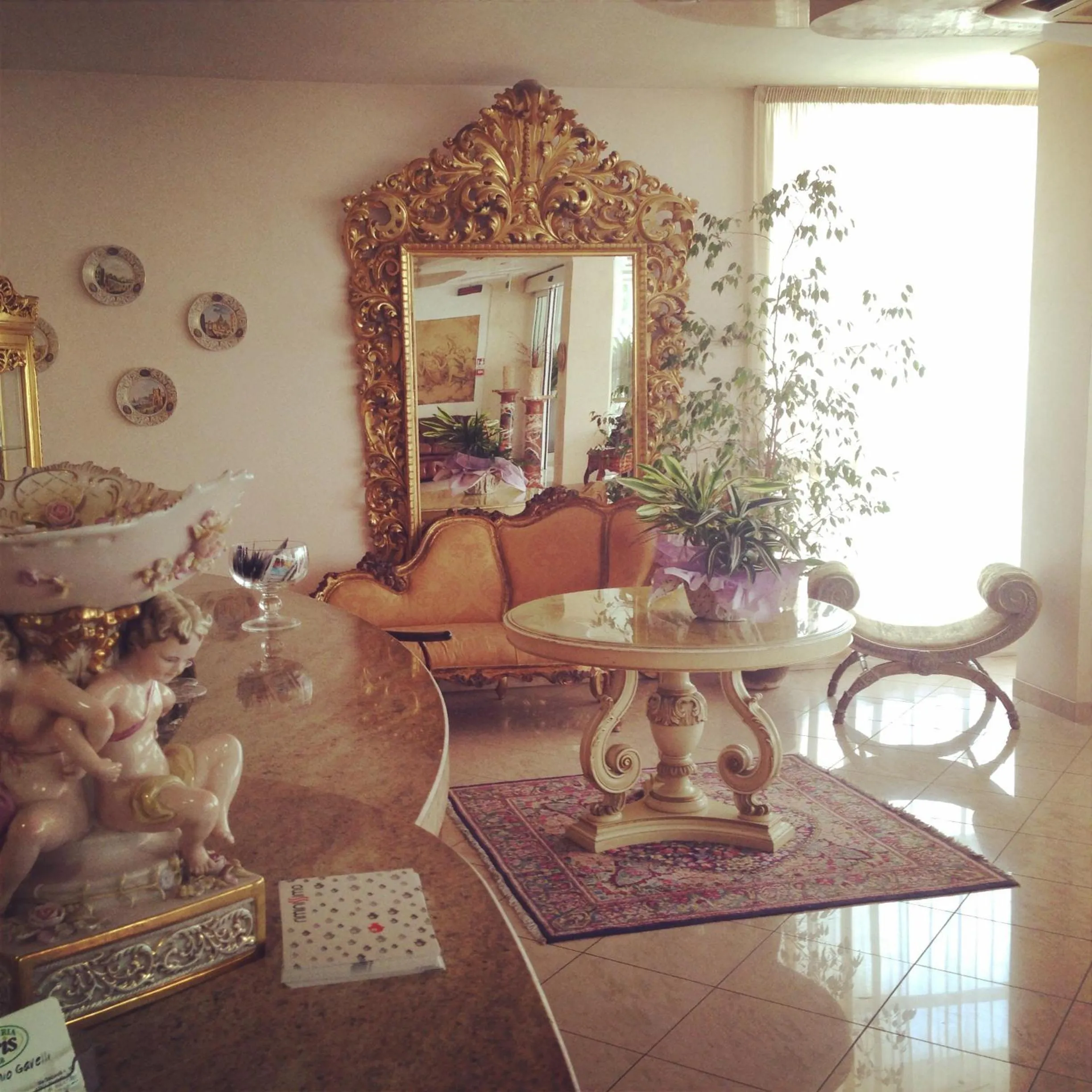 Communal lounge/ TV room in Hotel Gaston