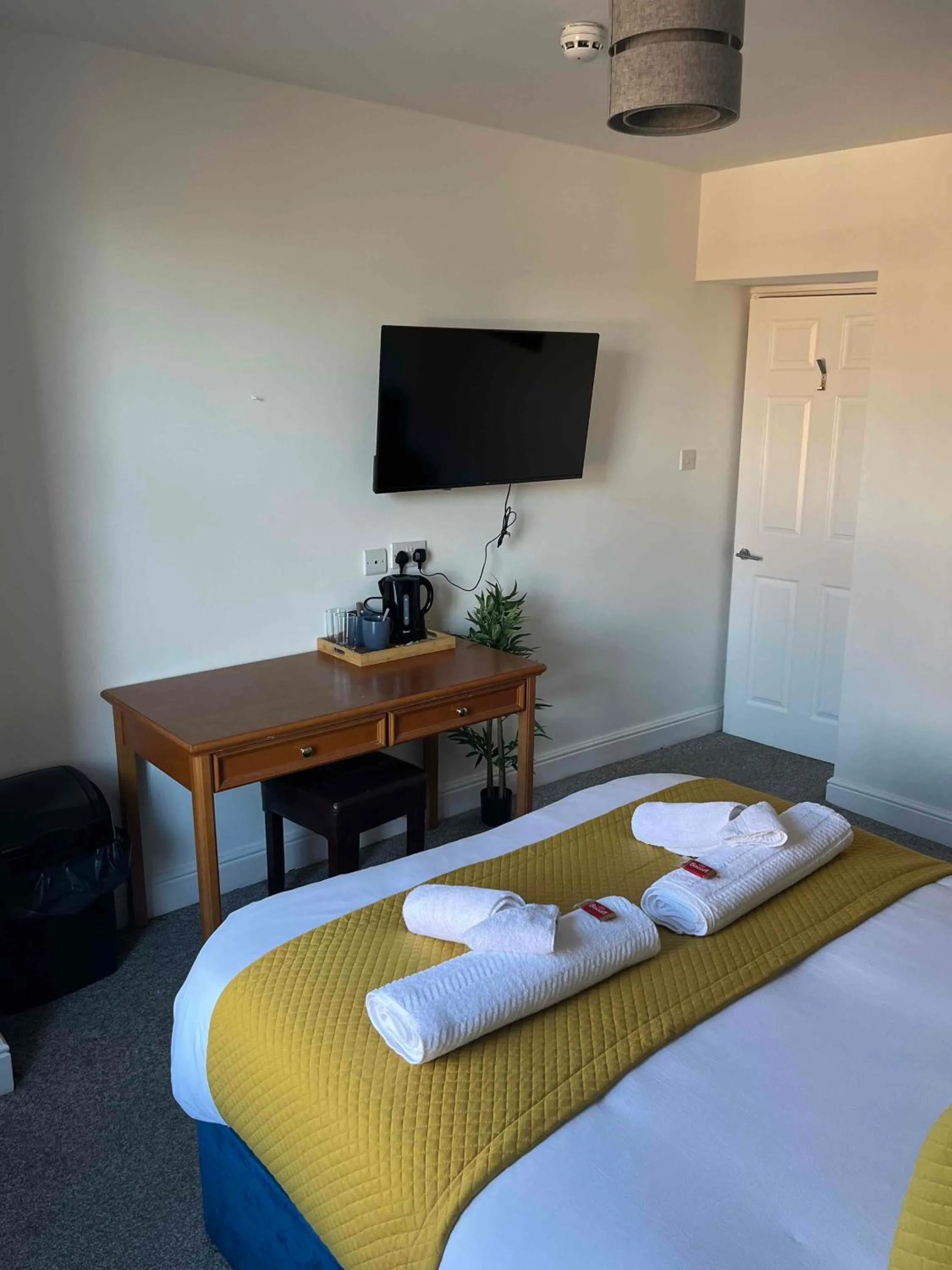 Bed in The Linden Leaf Rooms