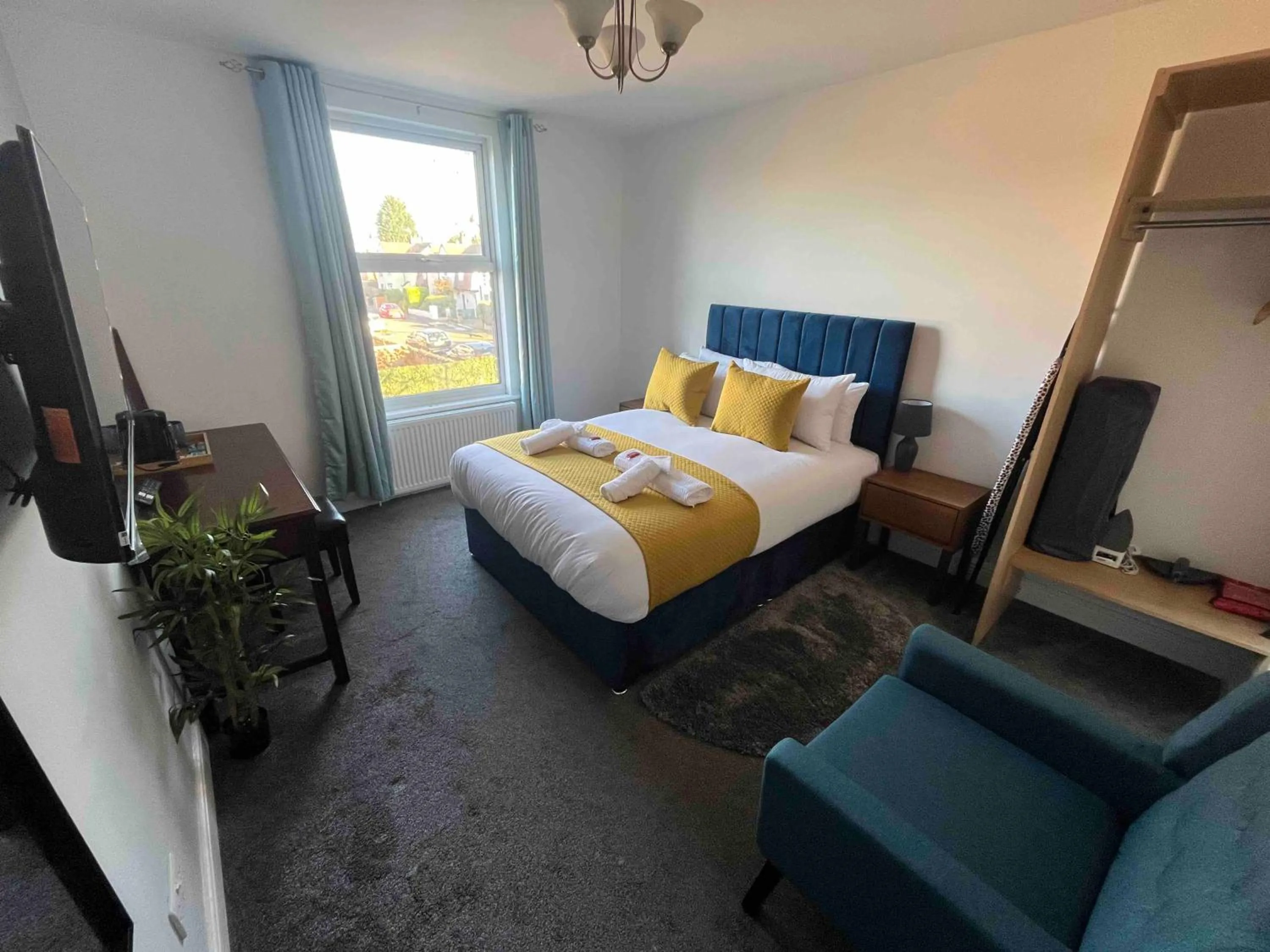 Bed in The Linden Leaf Rooms