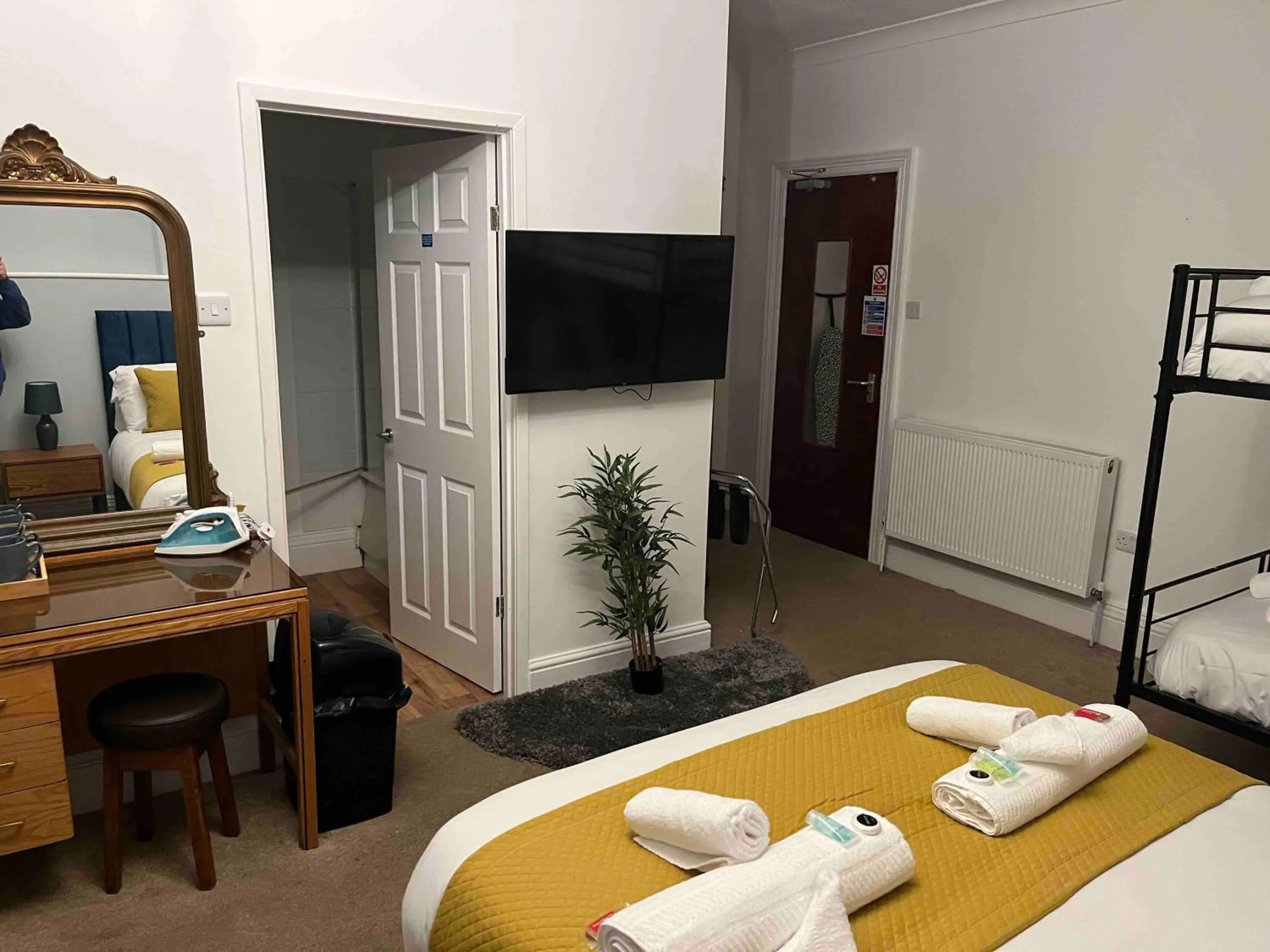 Bed in The Linden Leaf Rooms