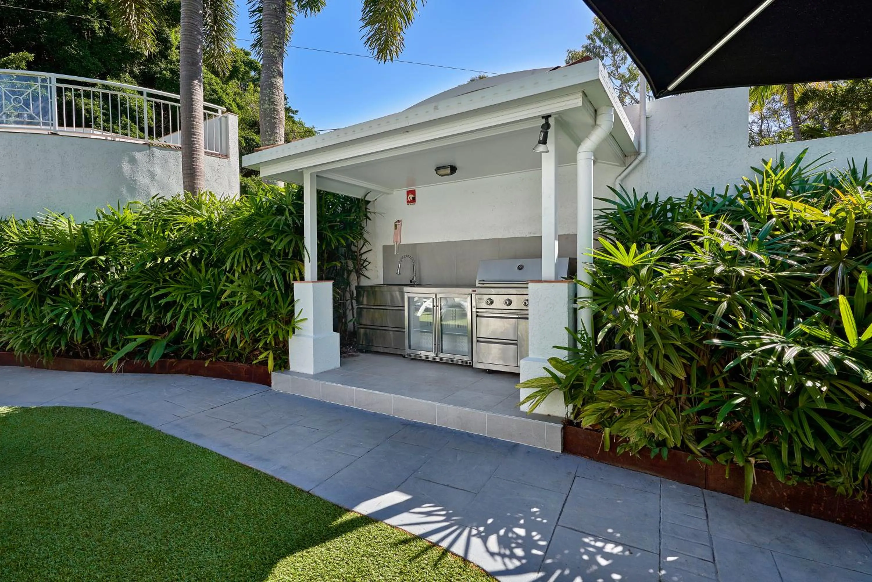 BBQ facilities in Alassio Beachfront Apartments Palm Cove